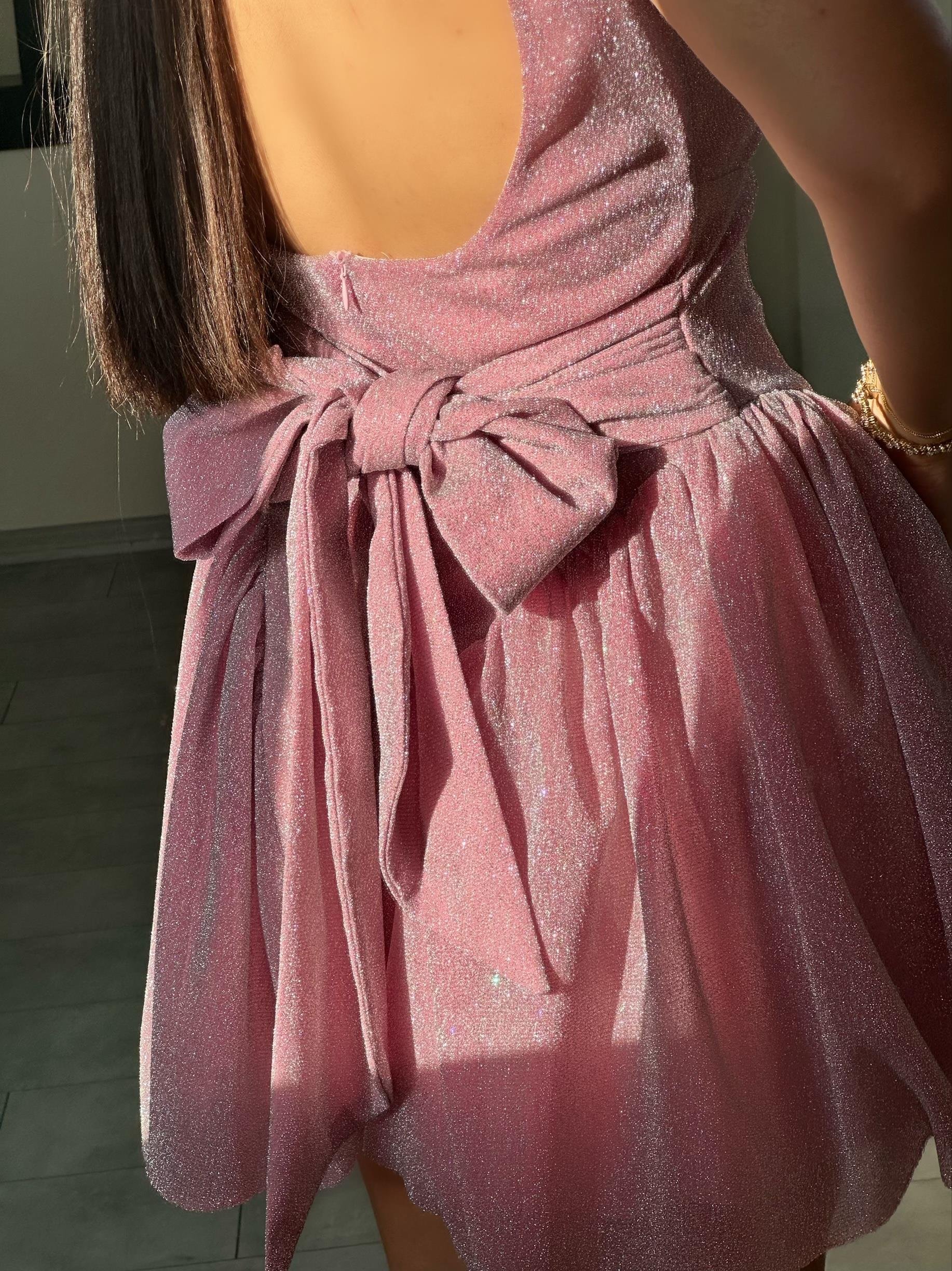 SIRT DEKOLTELİ ELBİSE