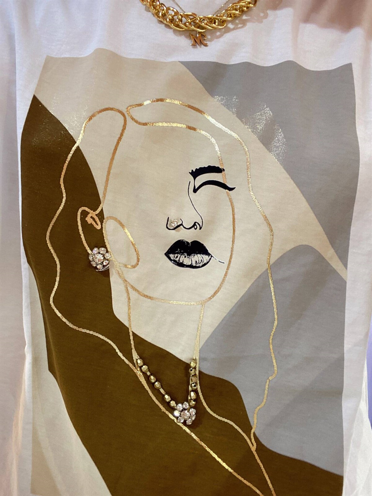 TAŞ DETAYLI TSHİRT