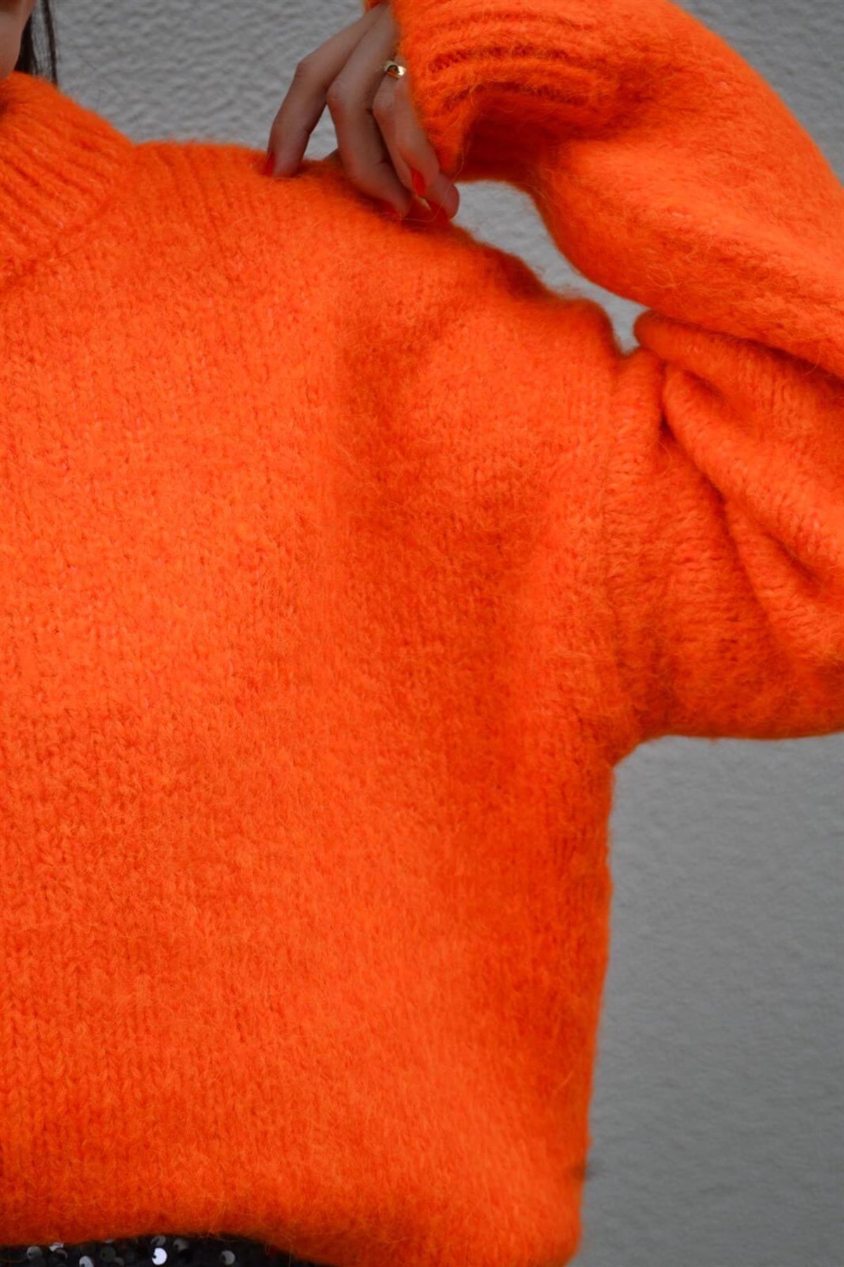 TURUNCU YÜNLÜ KAZAK