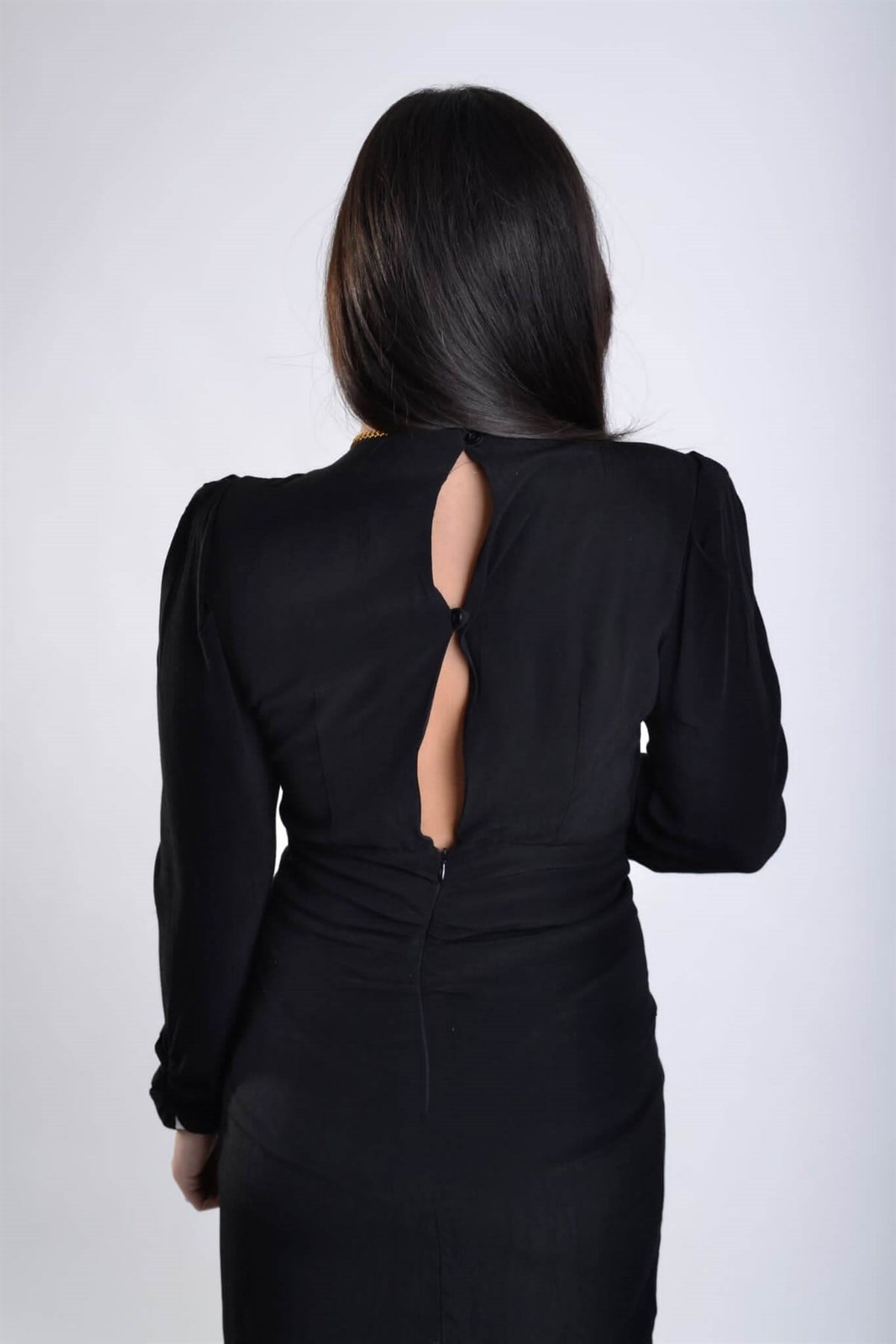 V YAKA DRAPELİ ELBİSE