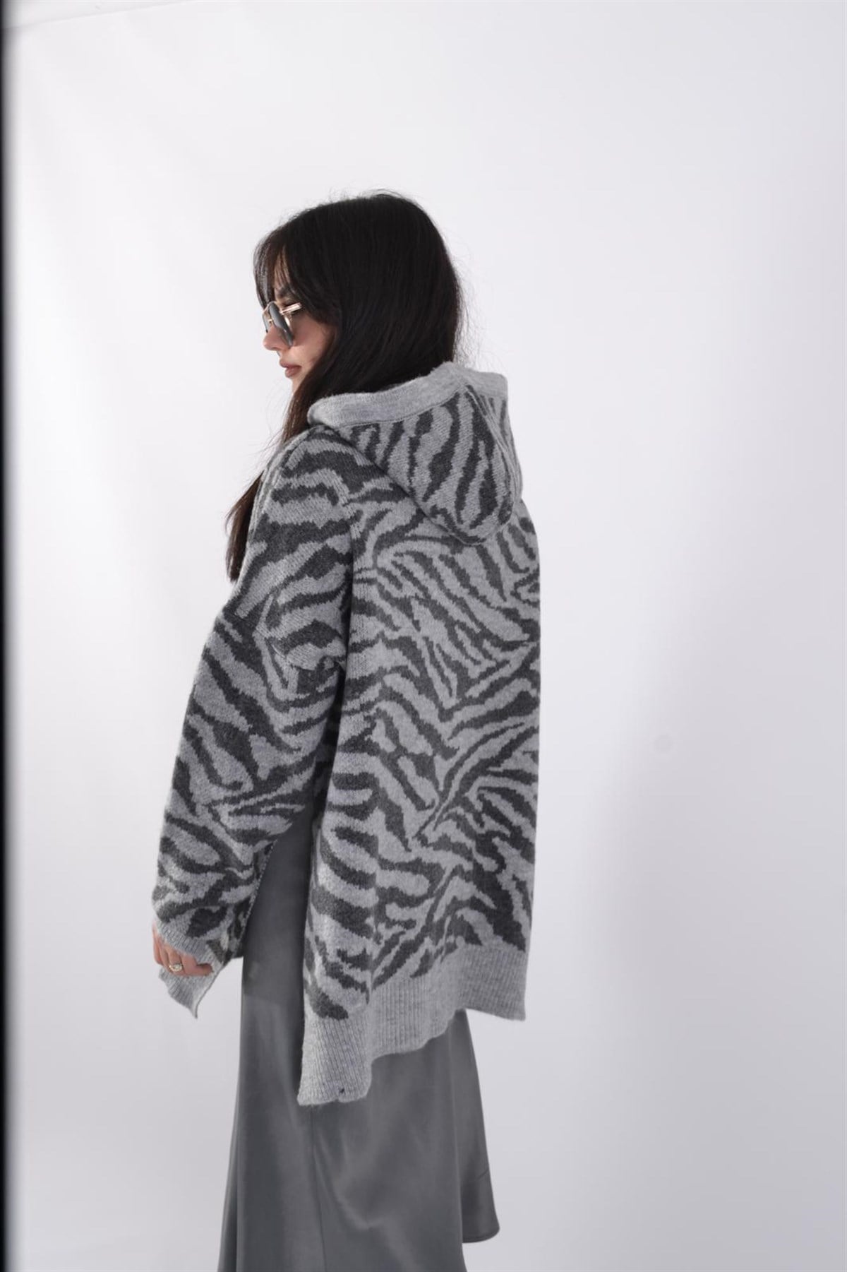 ZEBRA DESEN KAPÜŞONLU KAZAK