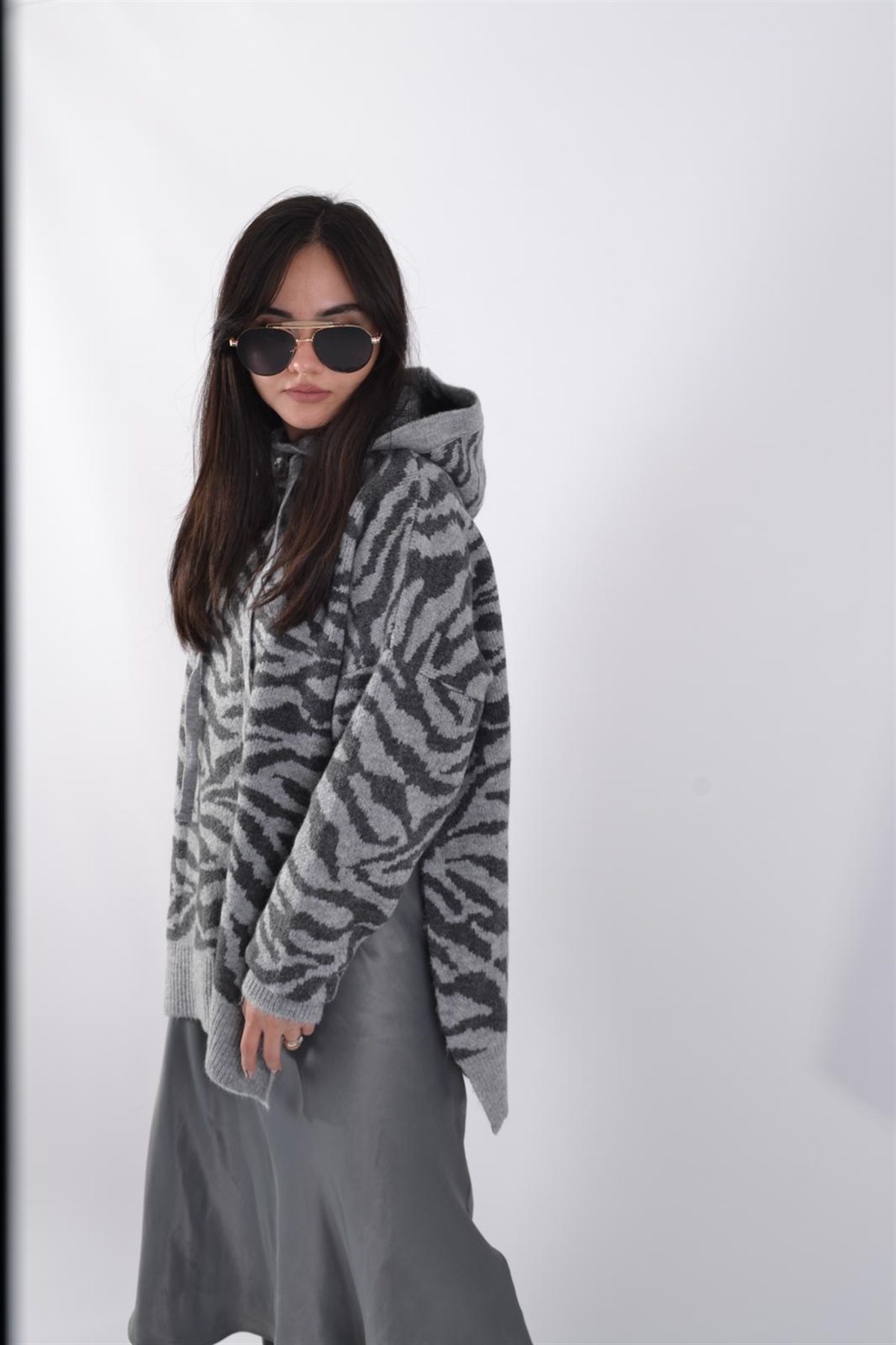 ZEBRA DESEN KAPÜŞONLU KAZAK