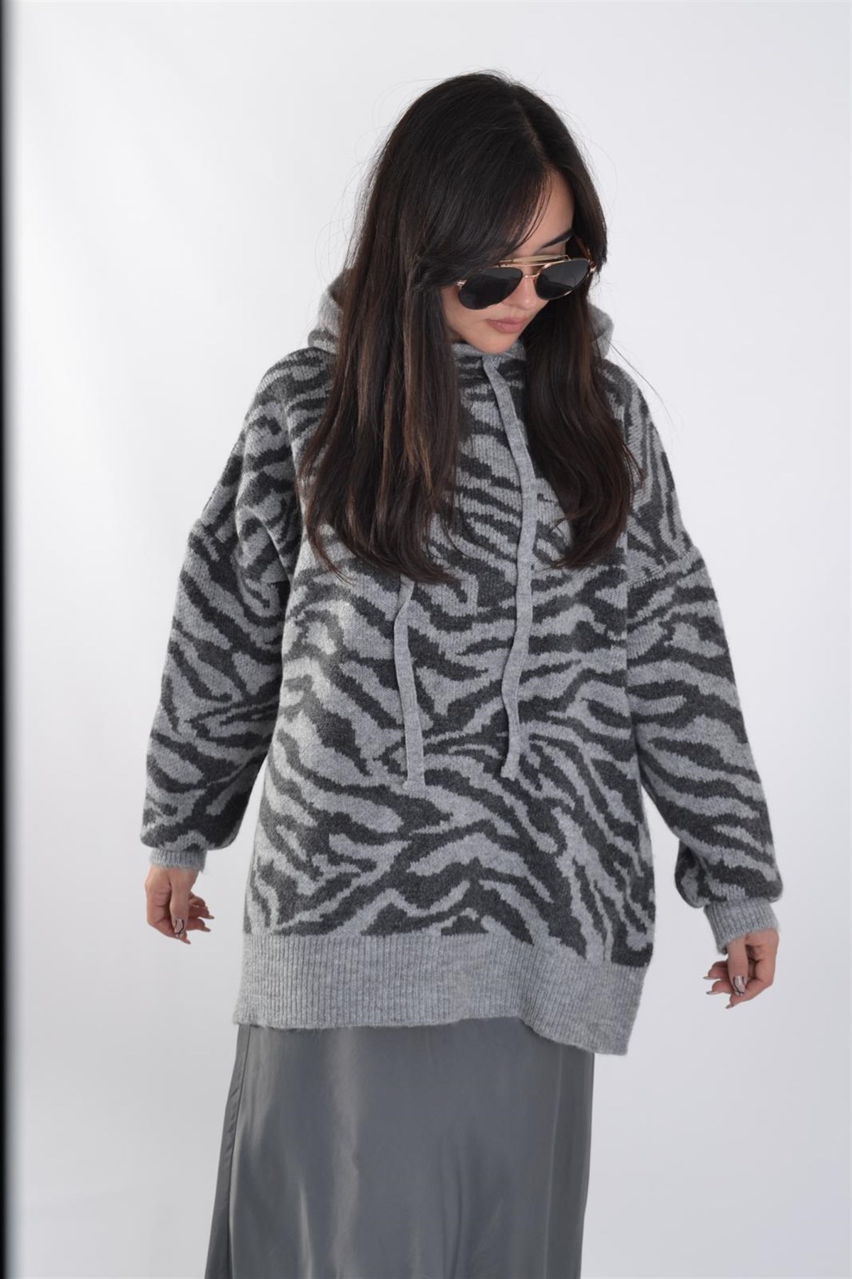 ZEBRA DESEN KAPÜŞONLU KAZAK