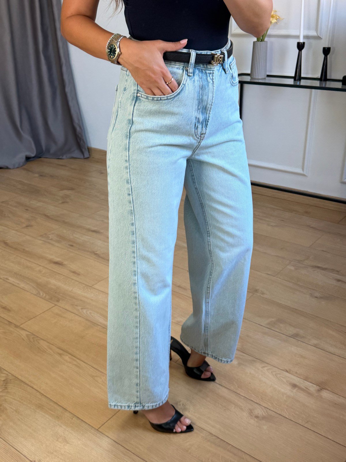 Açık Mavi Dikiş Detaylı Mom Jean