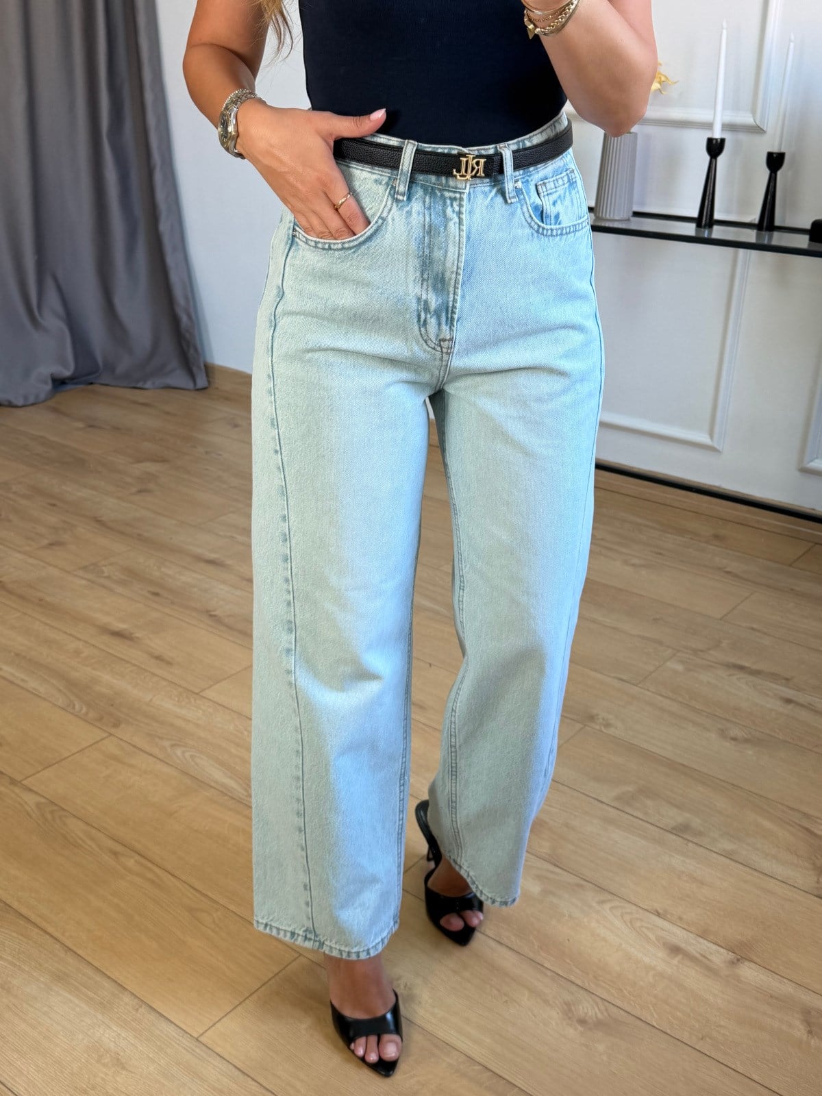 Açık Mavi Dikiş Detaylı Mom Jean