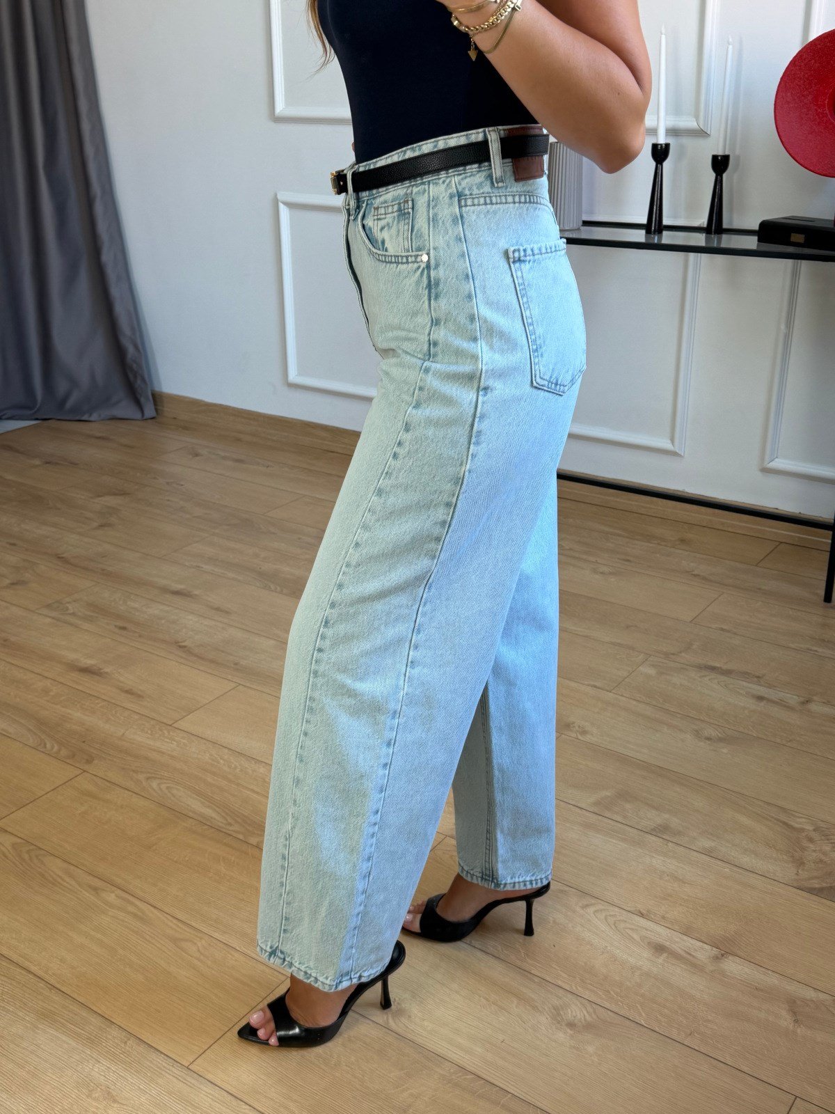 Açık Mavi Dikiş Detaylı Mom Jean