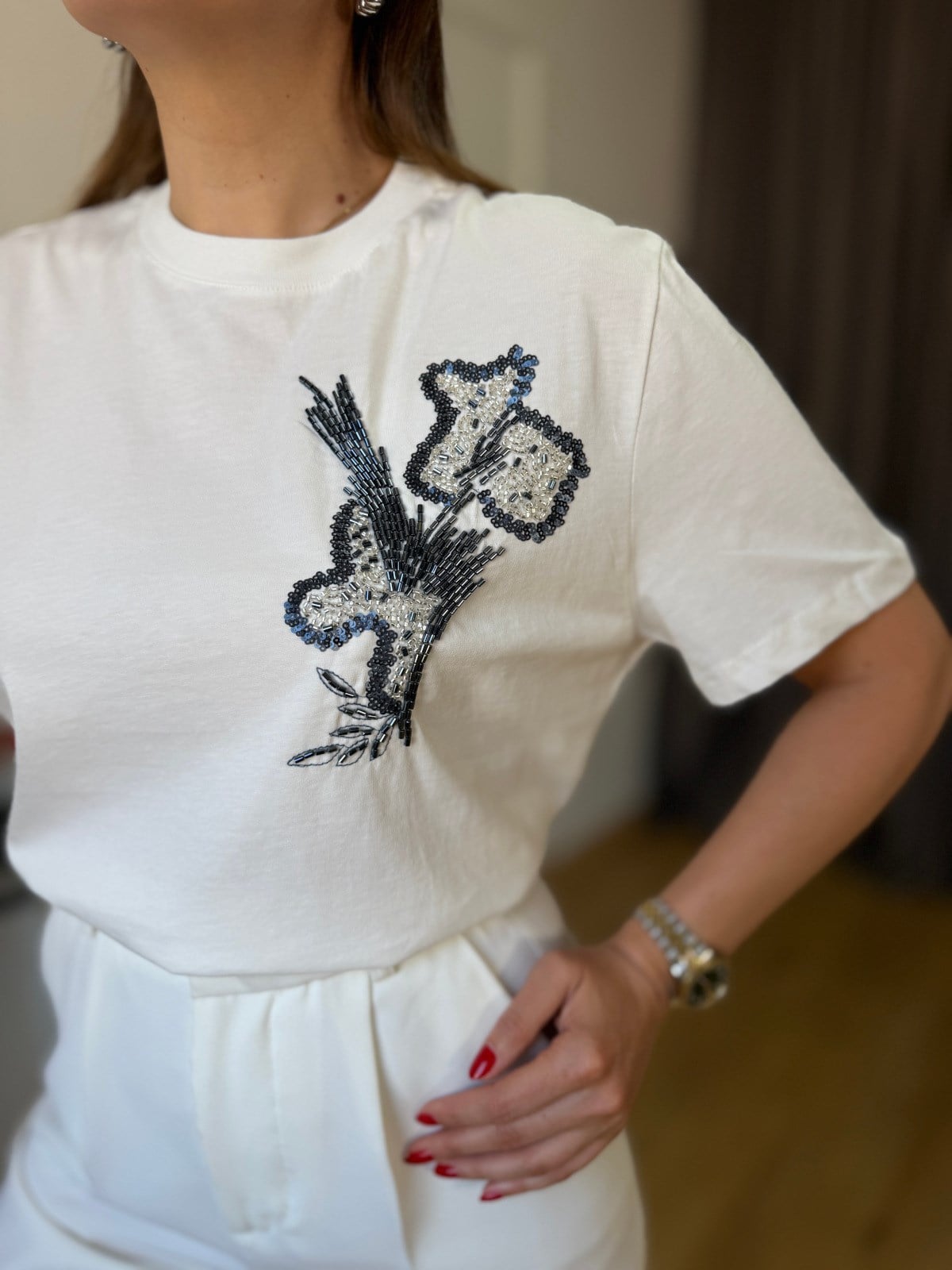 Ekru Boncuk İşlemeli Tshirt