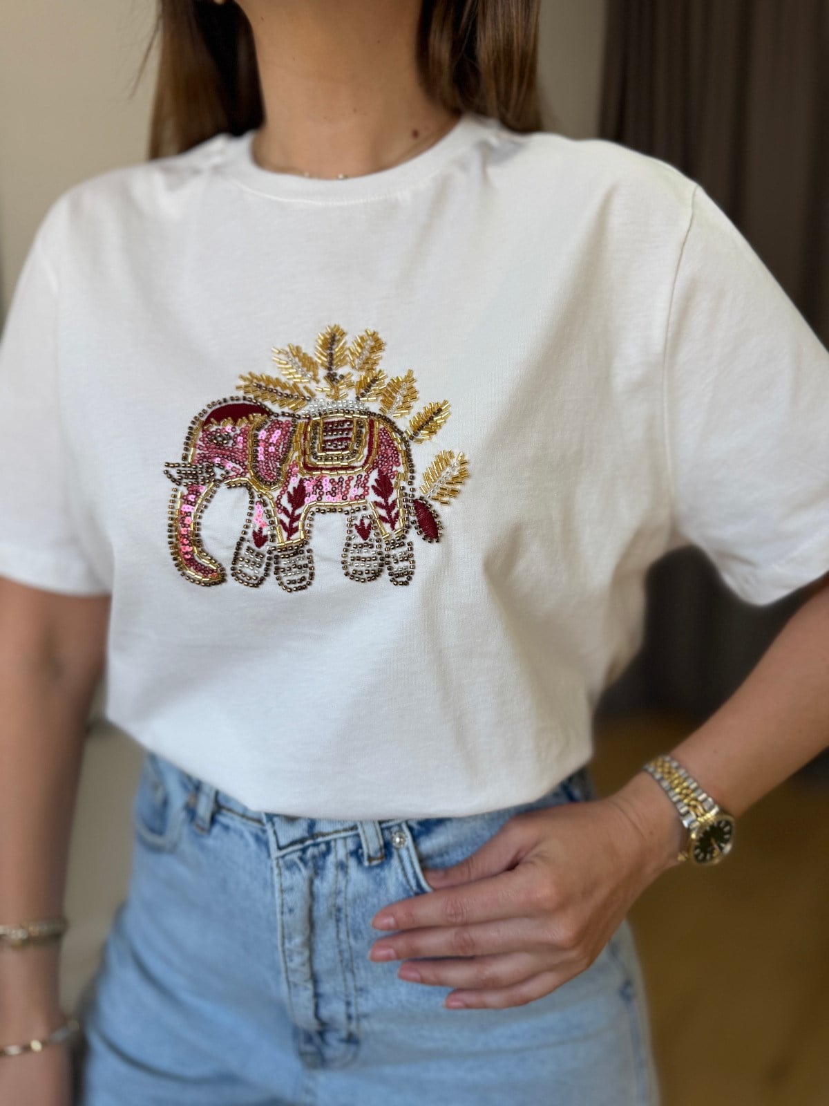 Ekru Fil Detaylı Tshirt