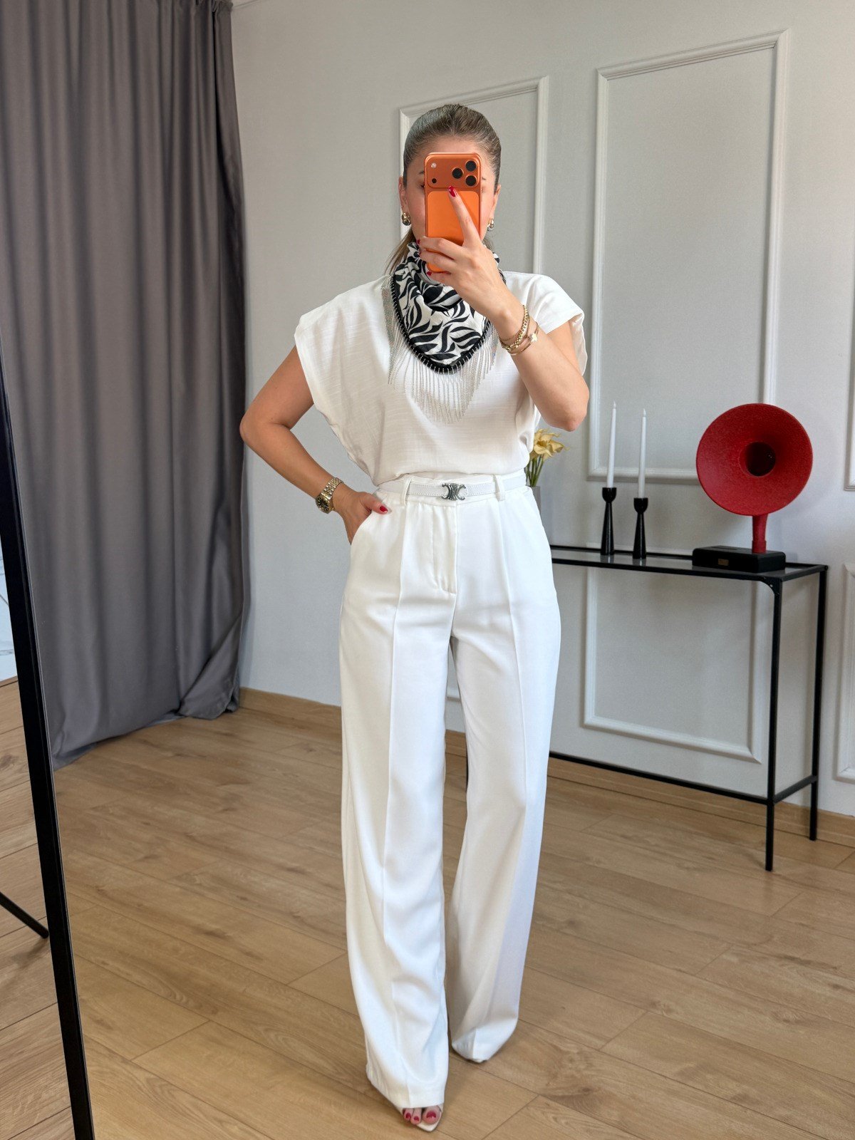 Ekru Fularlı Balıkçı Yaka Bluz