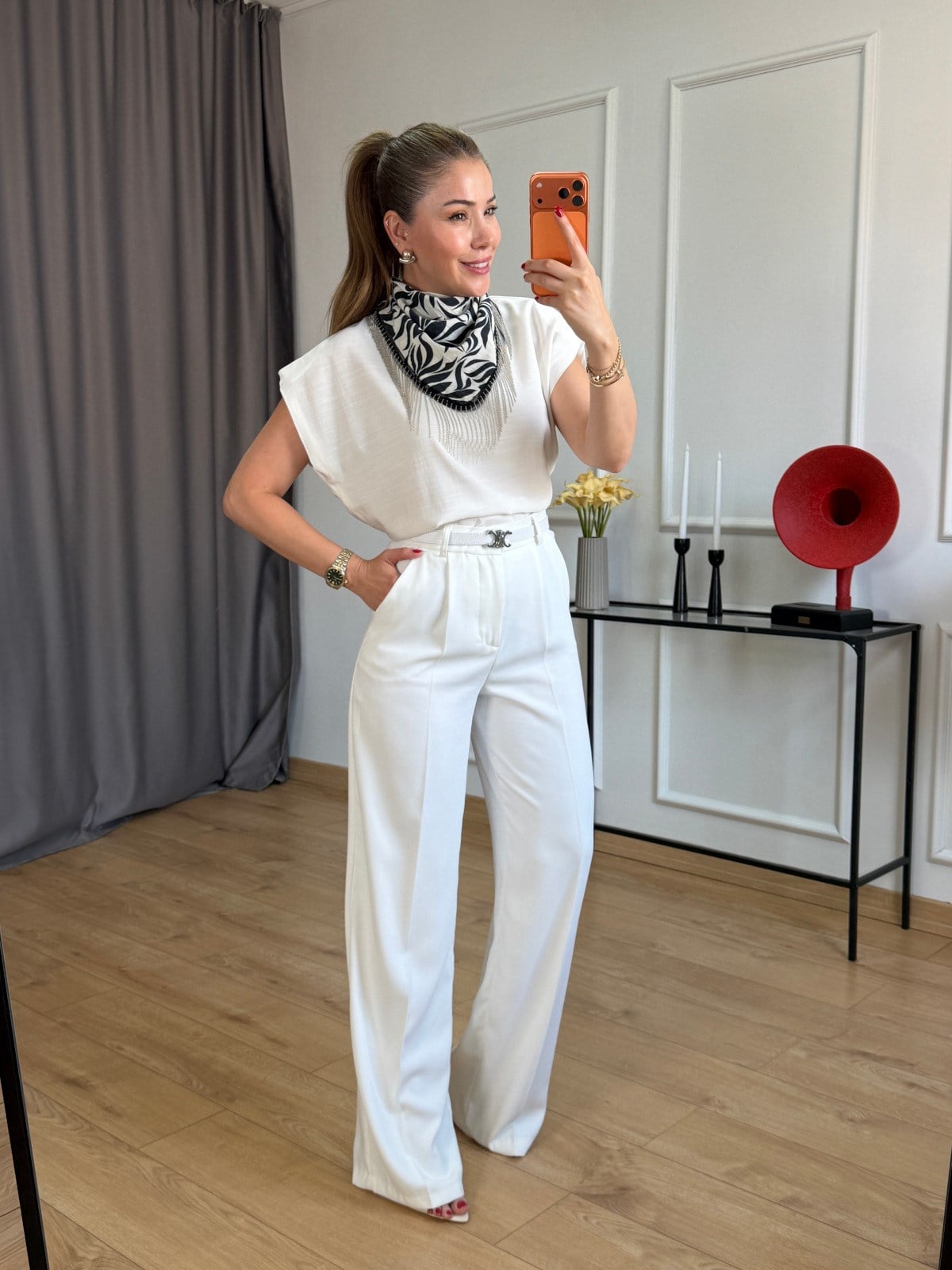Ekru Fularlı Balıkçı Yaka Bluz