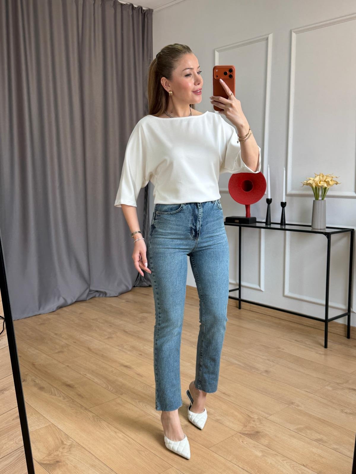 Ekru Geniş Yaka Basic Tshirt