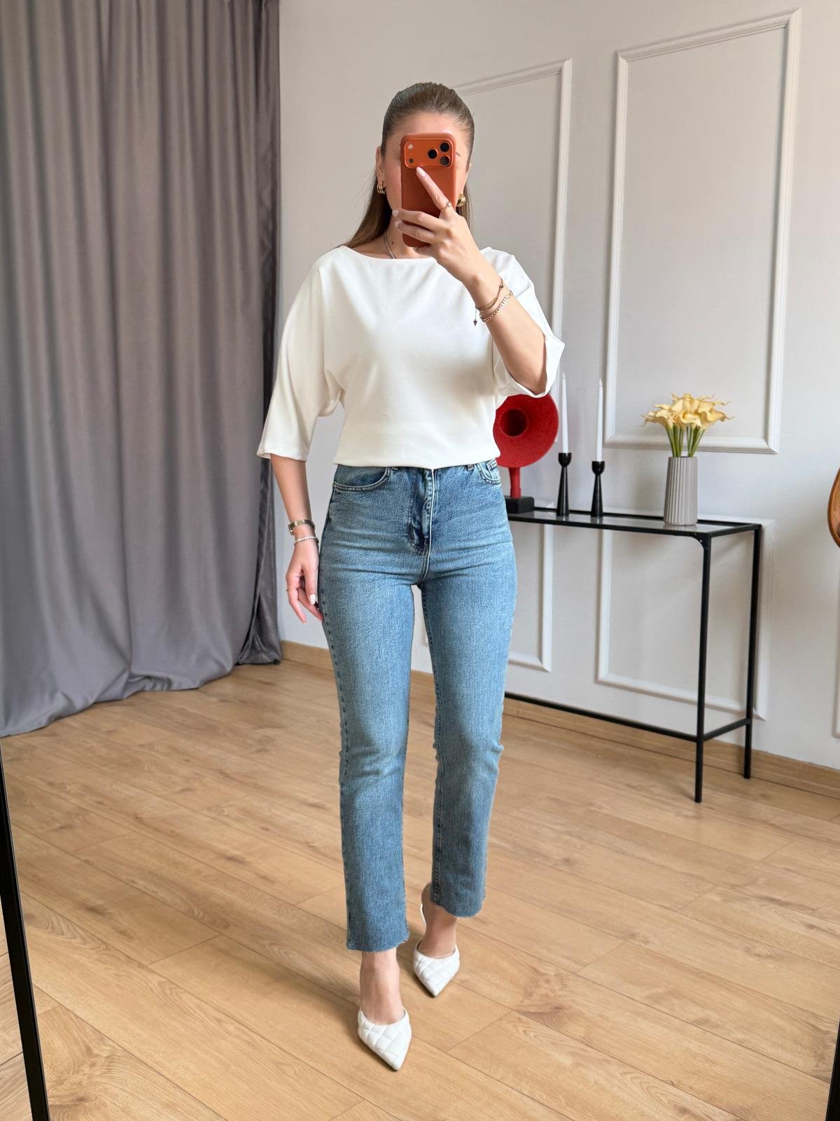 Ekru Geniş Yaka Basic Tshirt