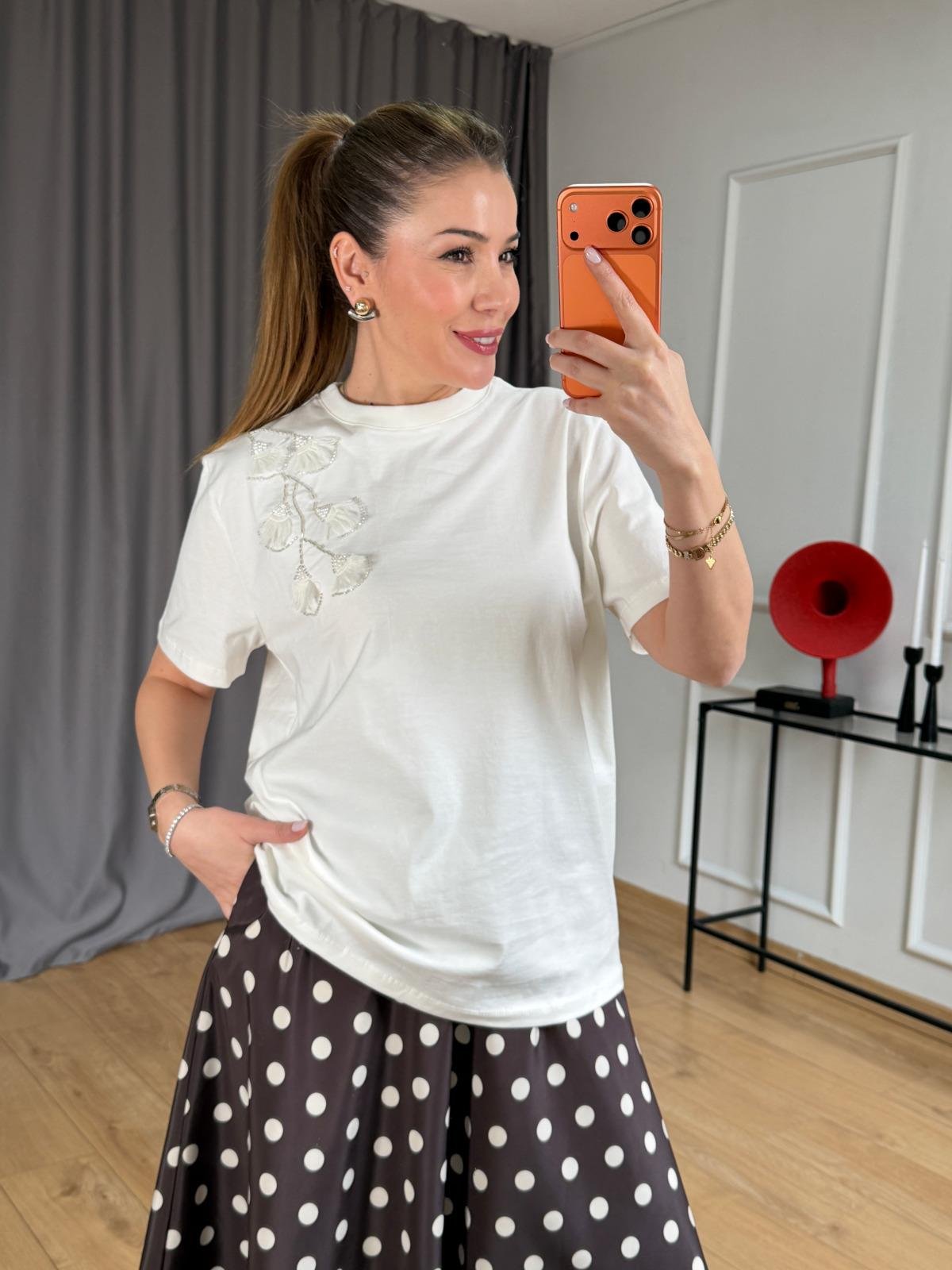 Ekru Omuz Püskül Detaylı Tshirt