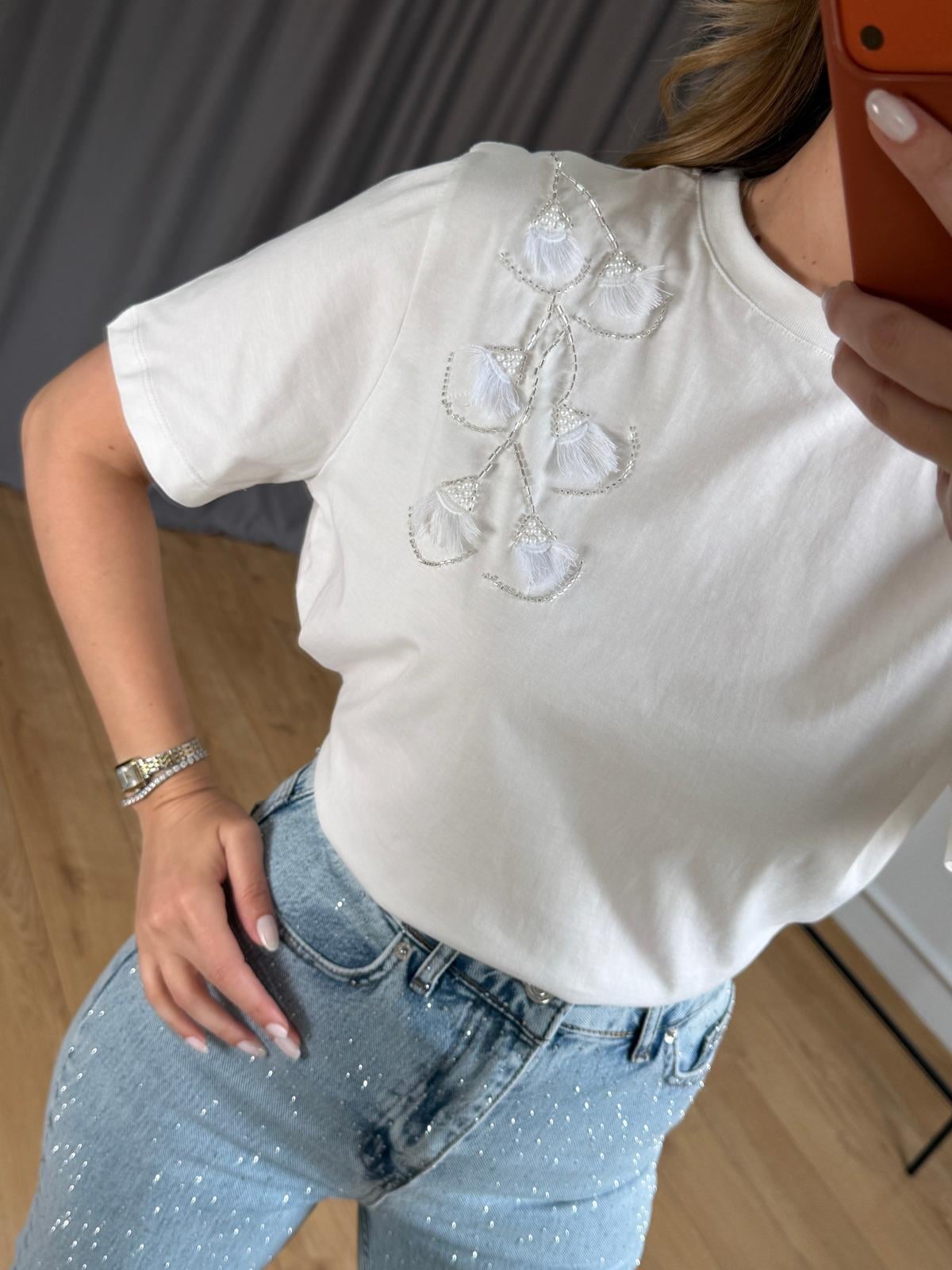 Ekru Omuz Püskül Detaylı Tshirt