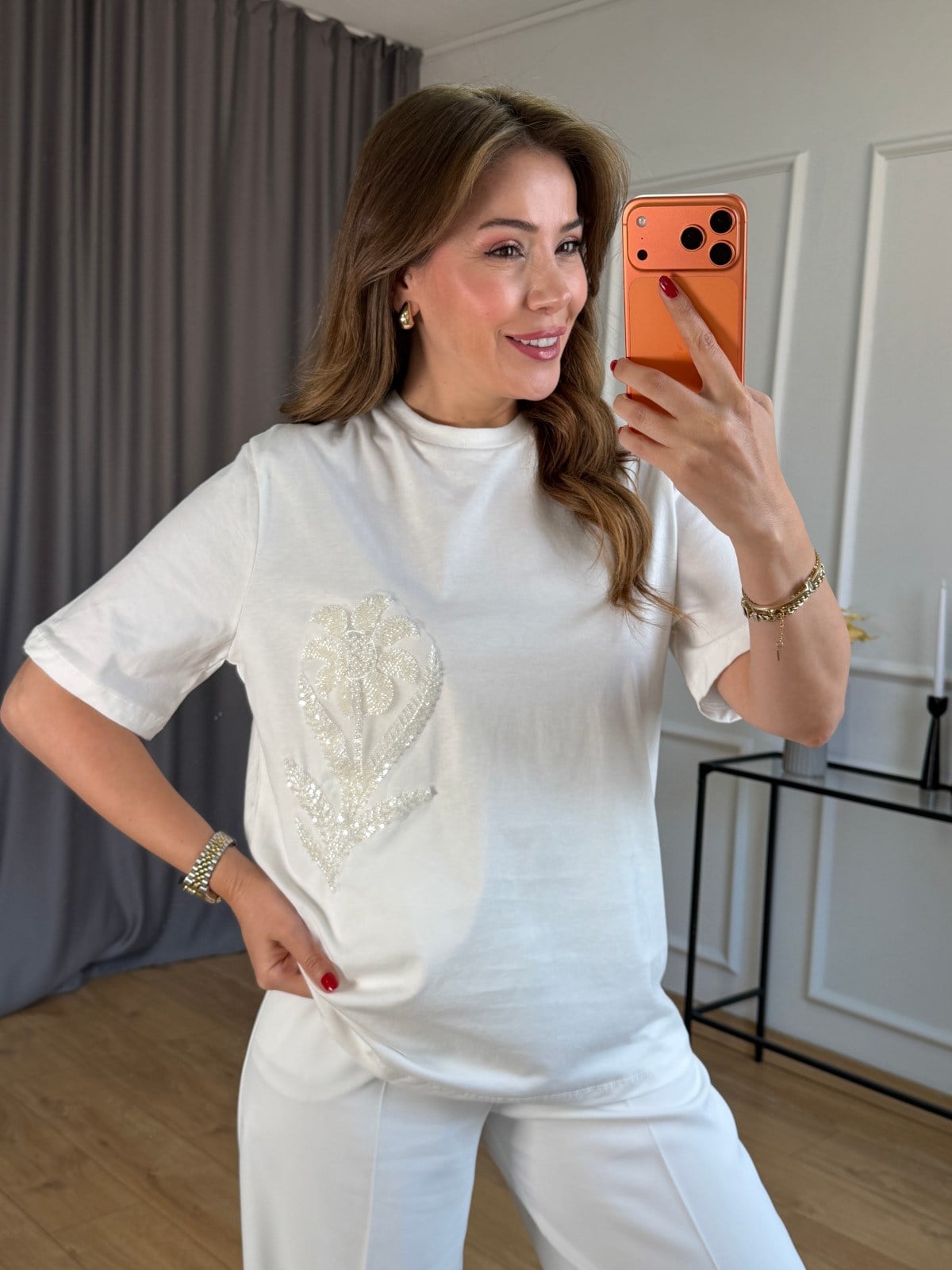 Ekru Papatya İşlemeli Tshirt
