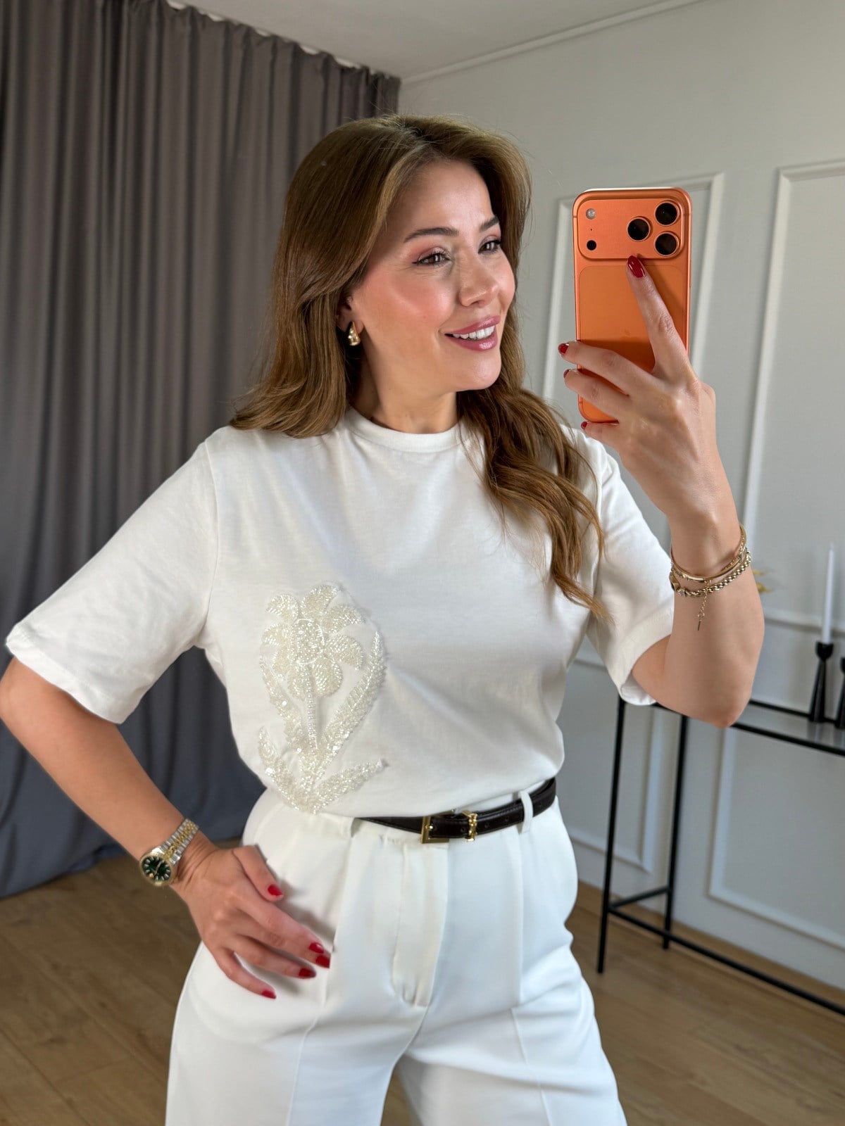 Ekru Papatya İşlemeli Tshirt