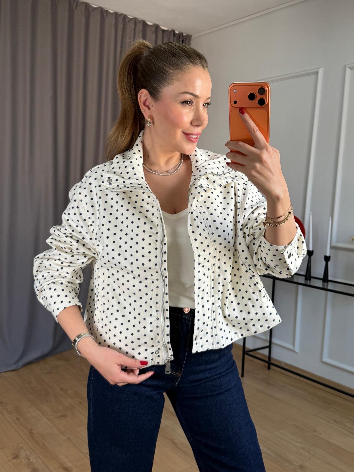 Ekru Puantiyeli Ceket