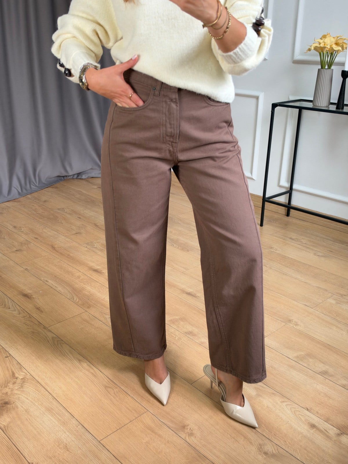 Kahve Dikiş Detaylı Mom Jean
