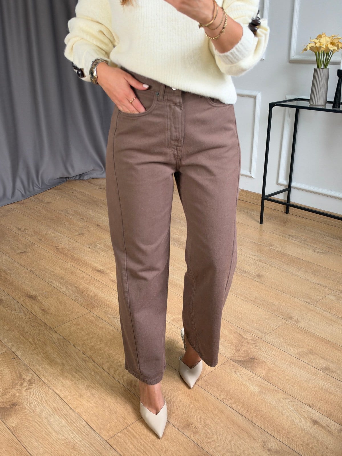 Kahve Dikiş Detaylı Mom Jean