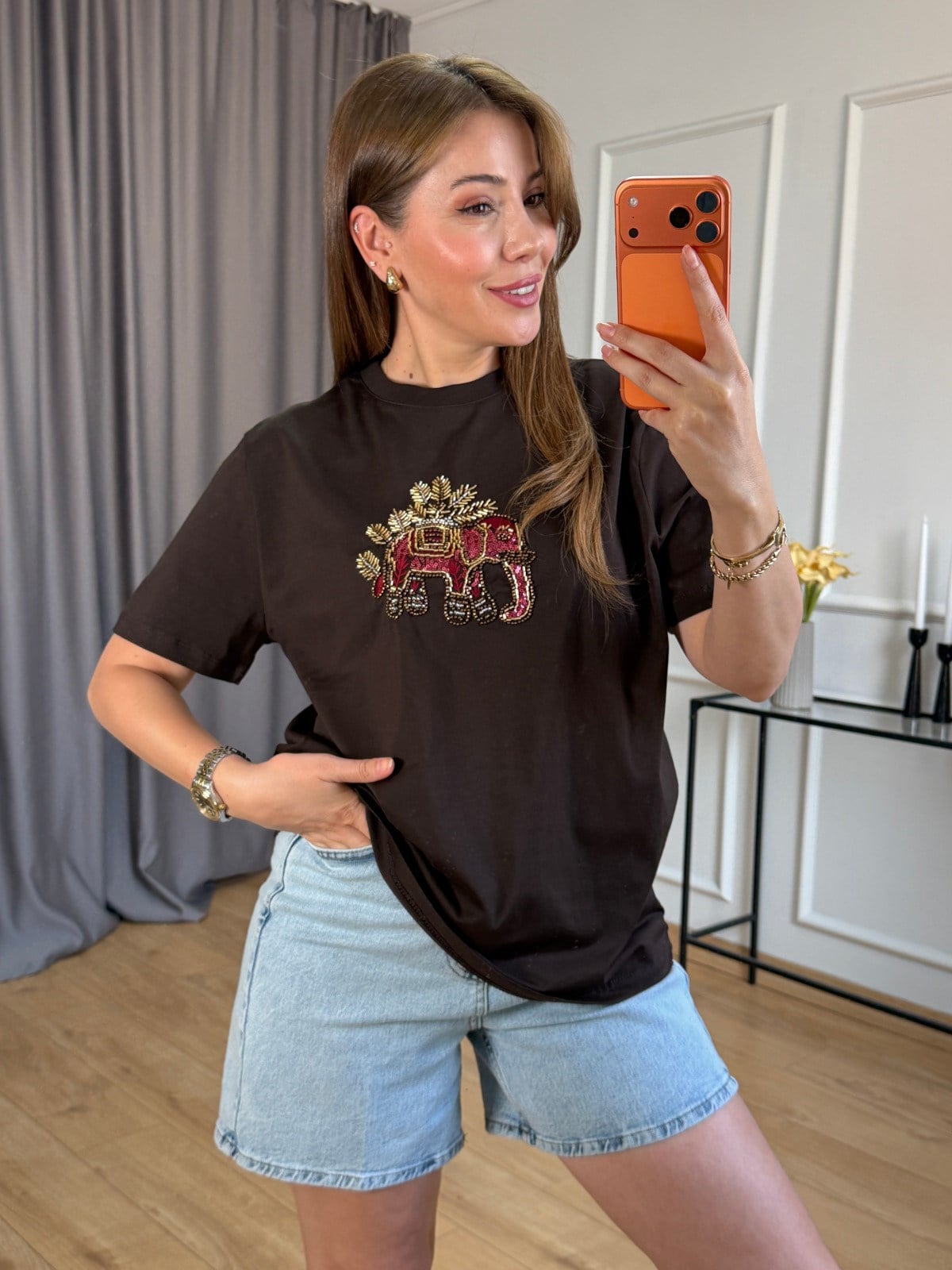 Kahve Fil Detaylı Tshirt