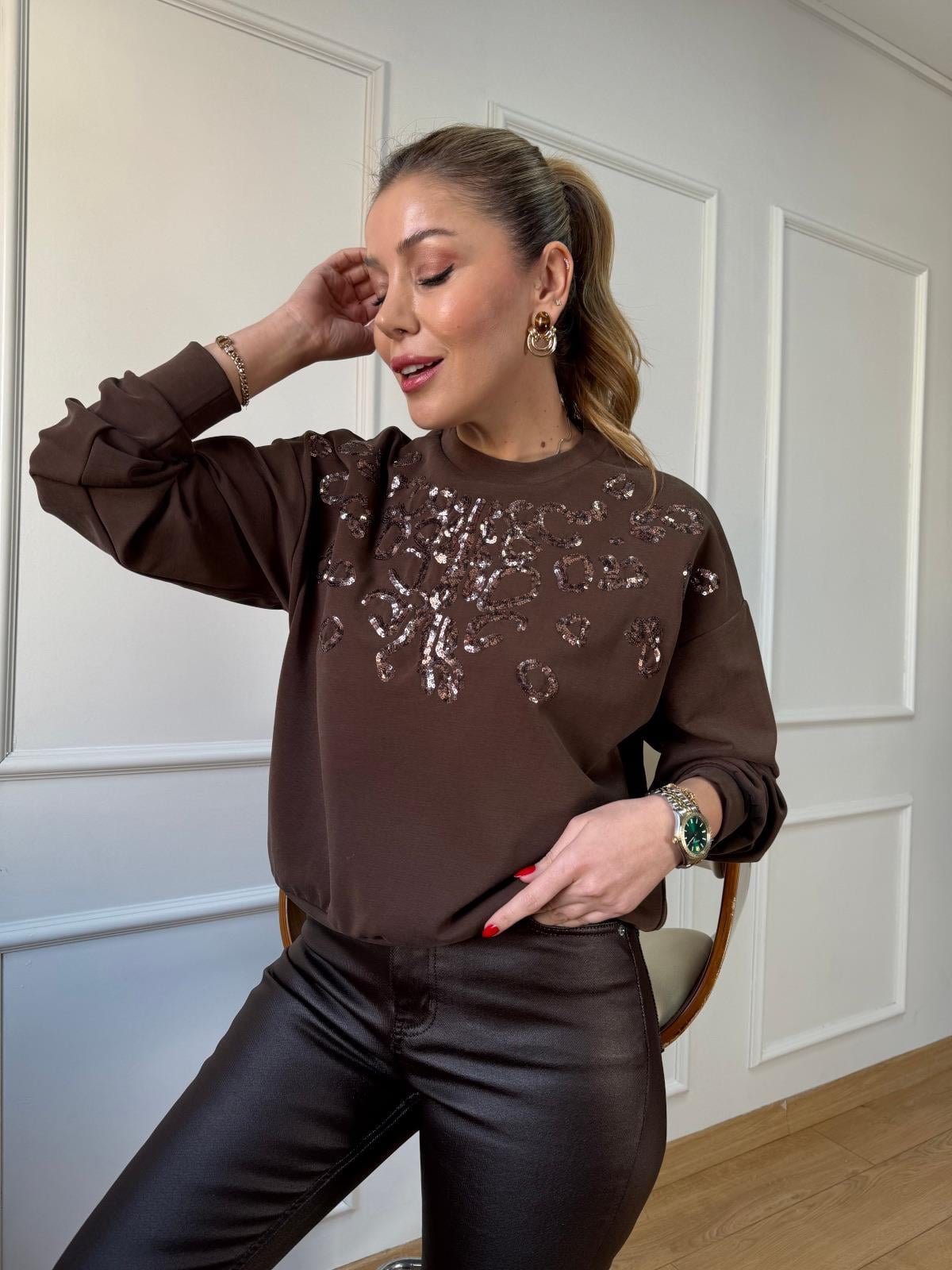 Kahve Pullu Sweatshirt