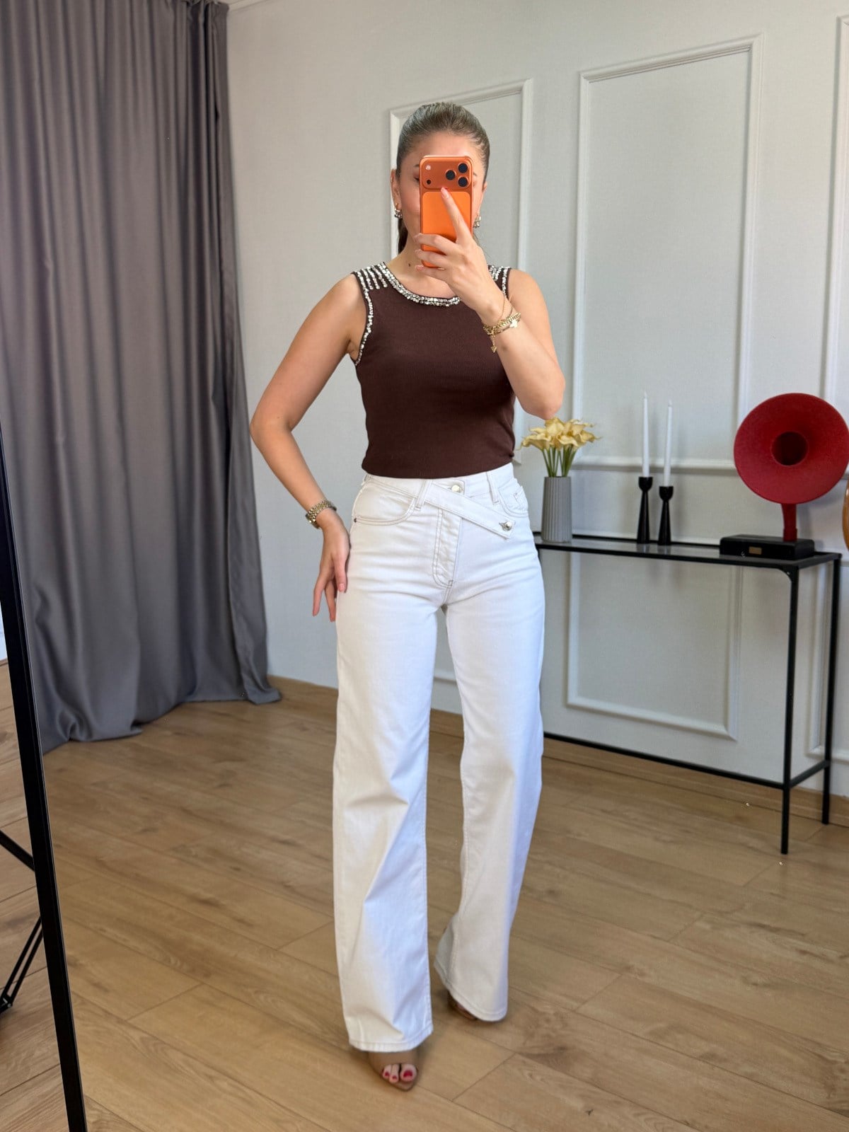 Kahve Taşlı Zımbalı Bluz