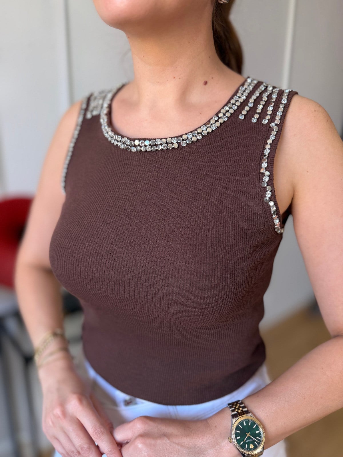 Kahve Taşlı Zımbalı Bluz