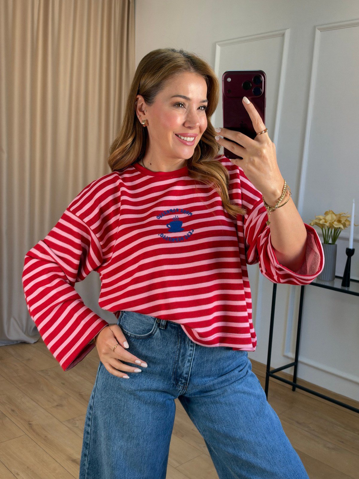 KırmızıÇizgili Önü Baskılı Sweatshirt
