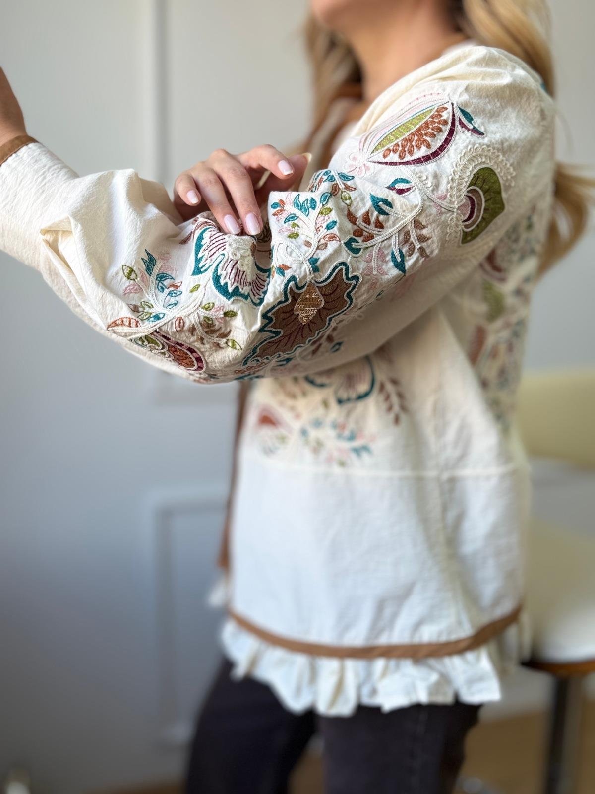 Krem Nakışlı Ceket