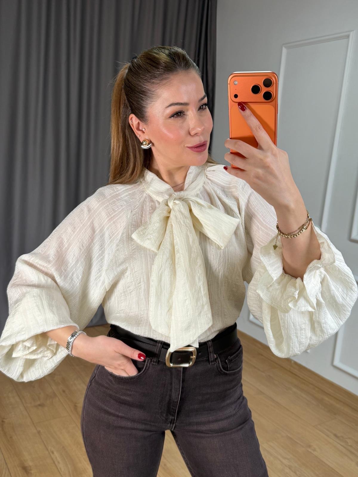 Krem Yaka Bağlamalı Gömlek