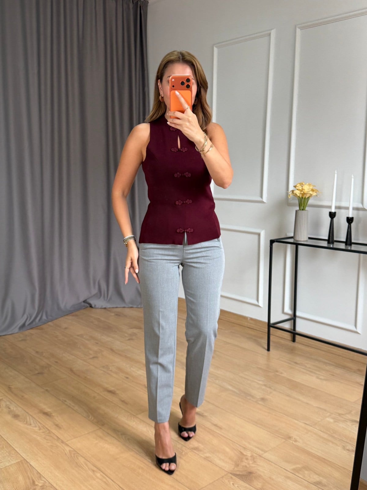 Mürdüm Düğme Detaylı Kolsuz Bluz