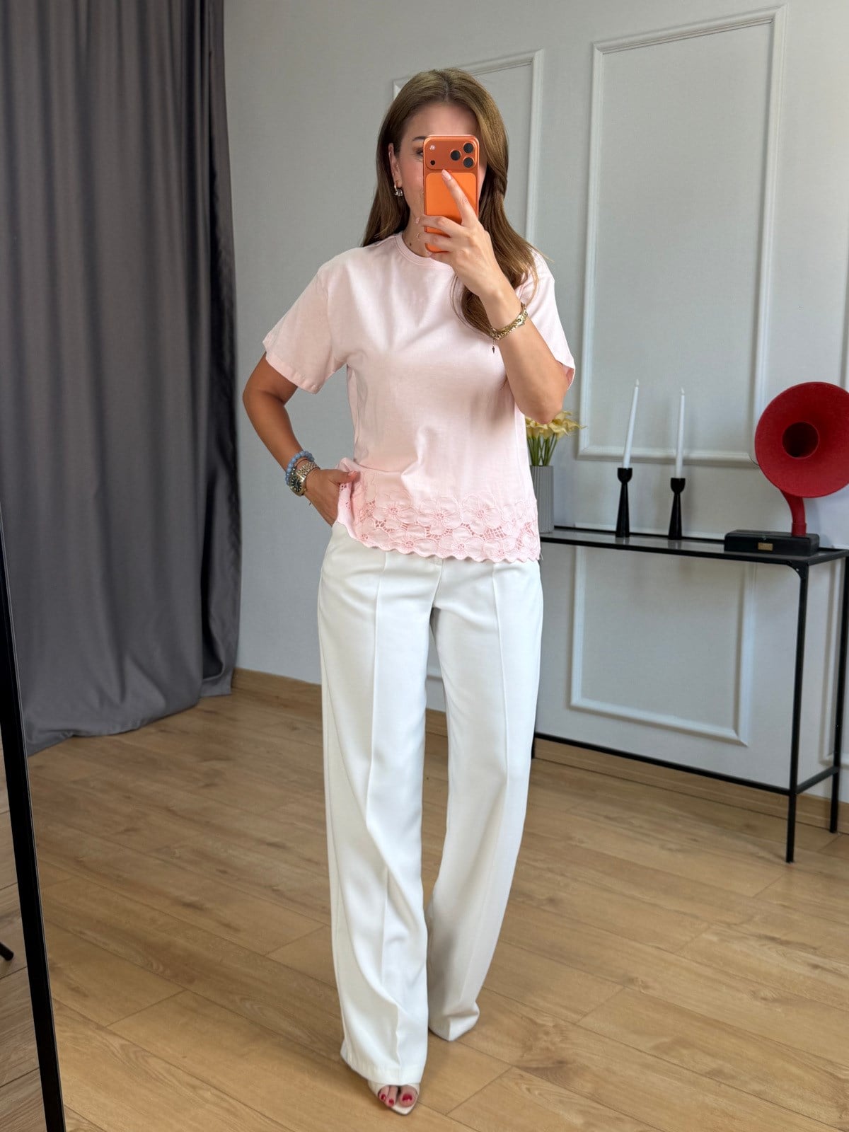 Pembe Etek Ucu Çiçek Detay Tshirt