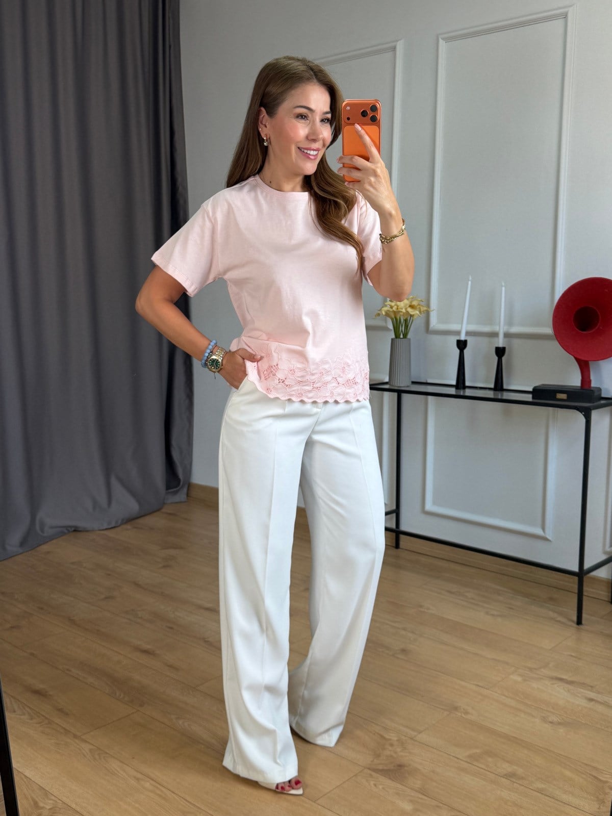 Pembe Etek Ucu Çiçek Detay Tshirt