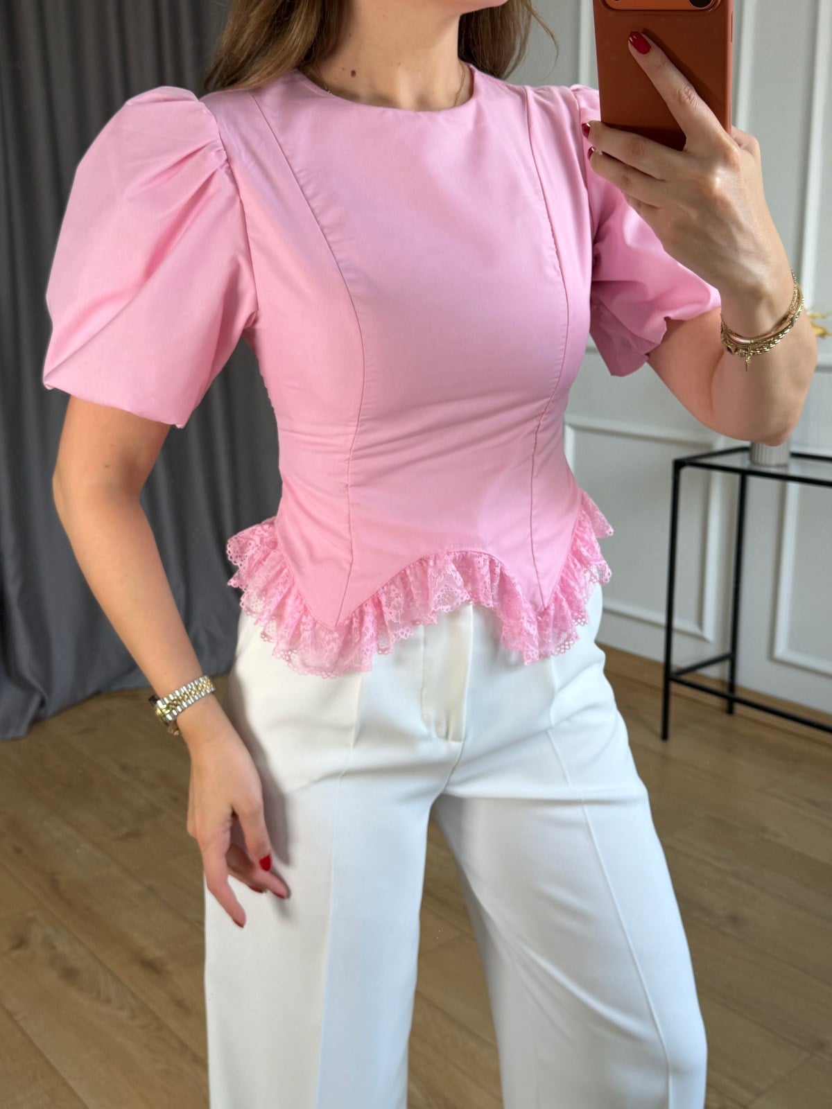 Pembe Etek Ucu Dantelli Bluz