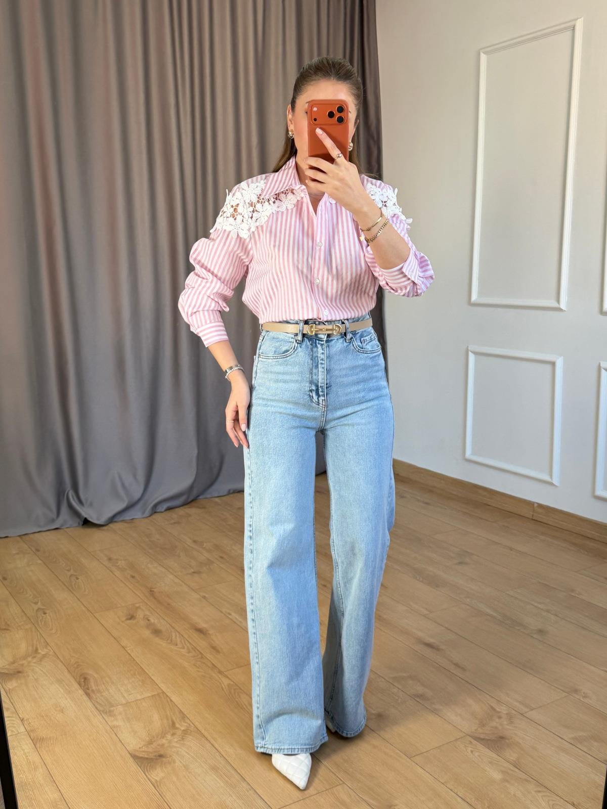 Pembe Omuz Çiçek Detaylı Çizgili Gömlek