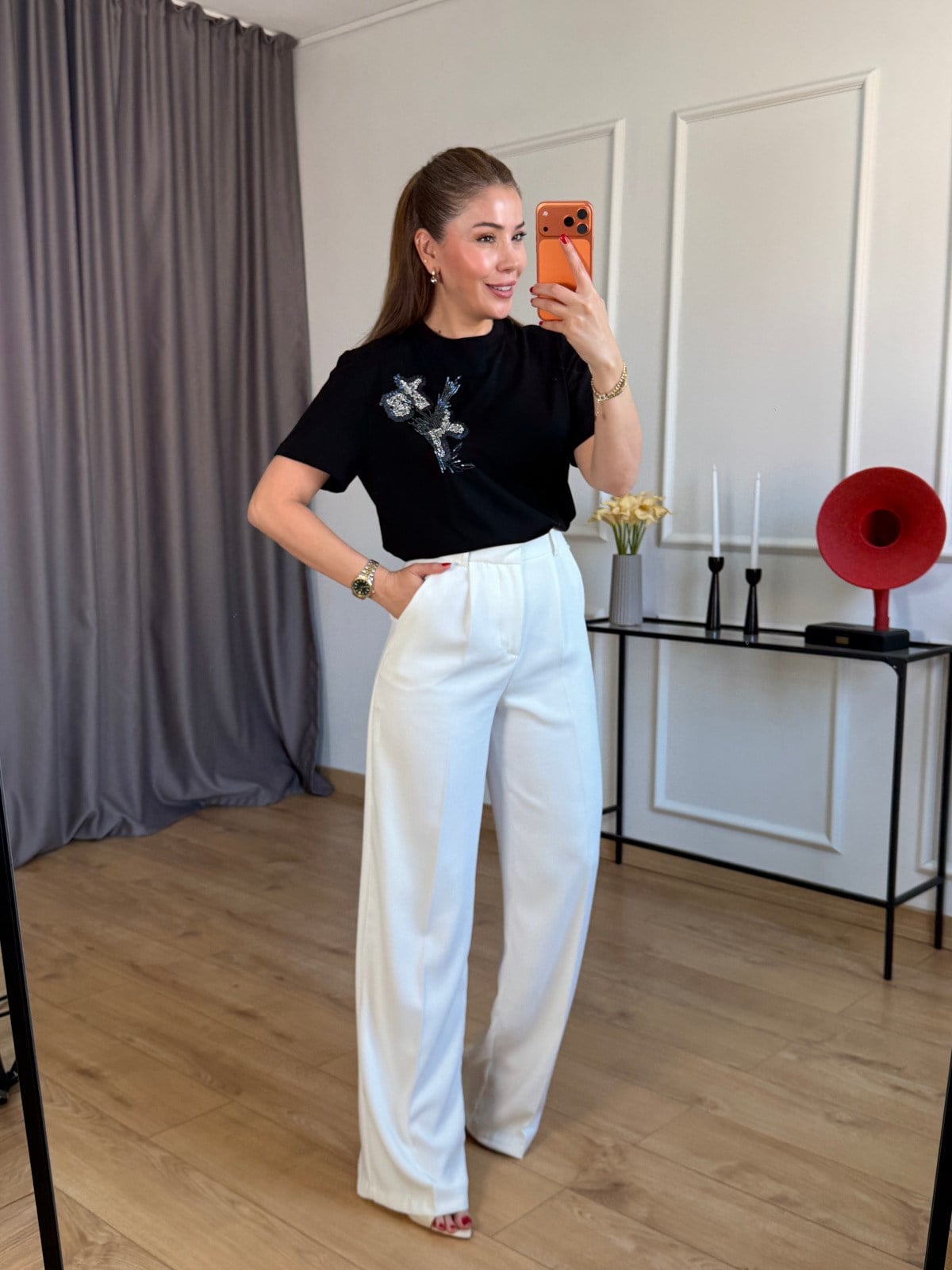 Siyah Boncuk İşlemeli Tshirt