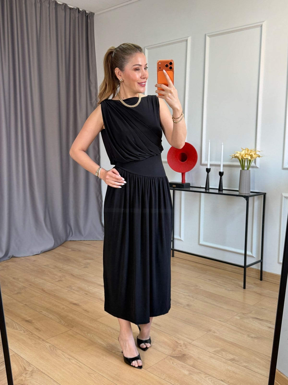 Siyah Drape Detaylı Belden Oturtmalı Elbise