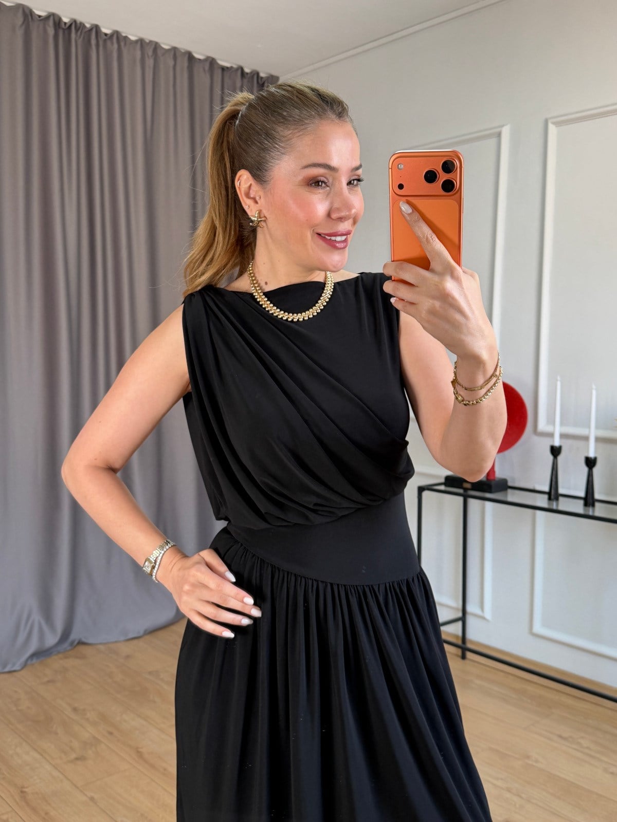 Siyah Drape Detaylı Belden Oturtmalı Elbise