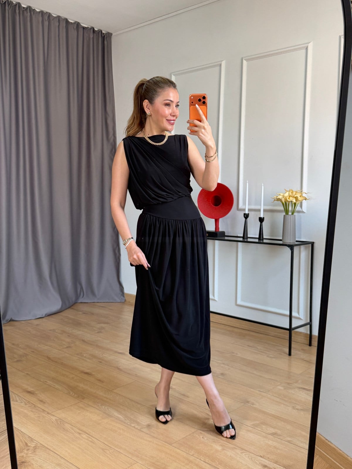 Siyah Drape Detaylı Belden Oturtmalı Elbise