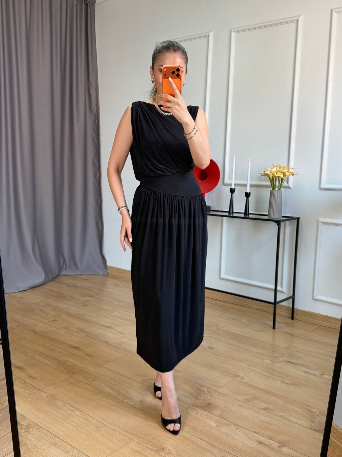 Siyah Drape Detaylı Belden Oturtmalı Elbise