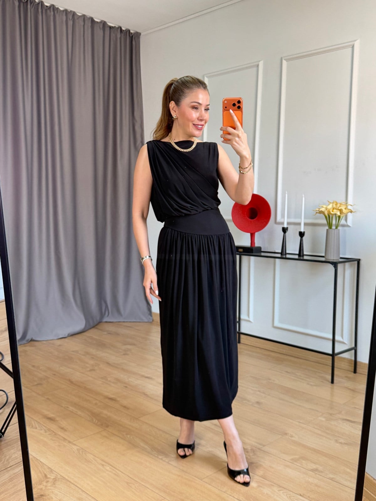 Siyah Drape Detaylı Belden Oturtmalı Elbise