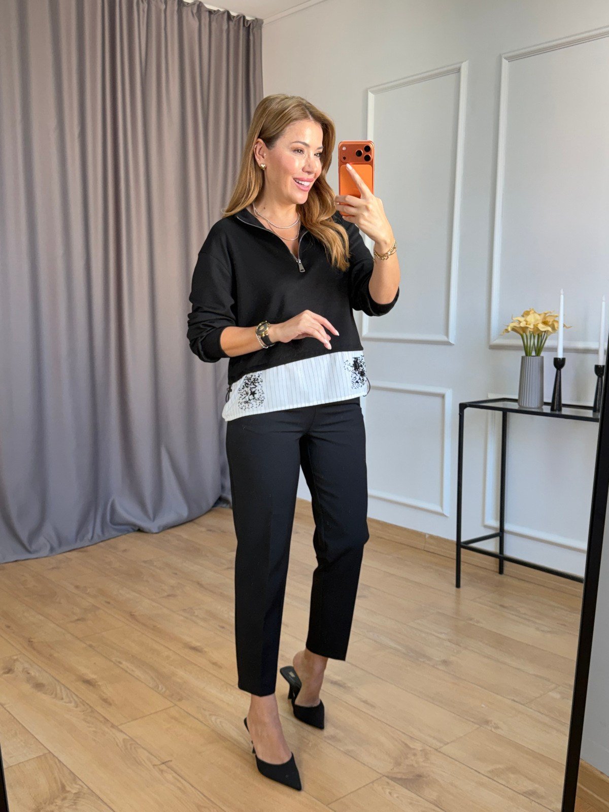 Siyah Etek Ucu İşlemeli Sweatshirt