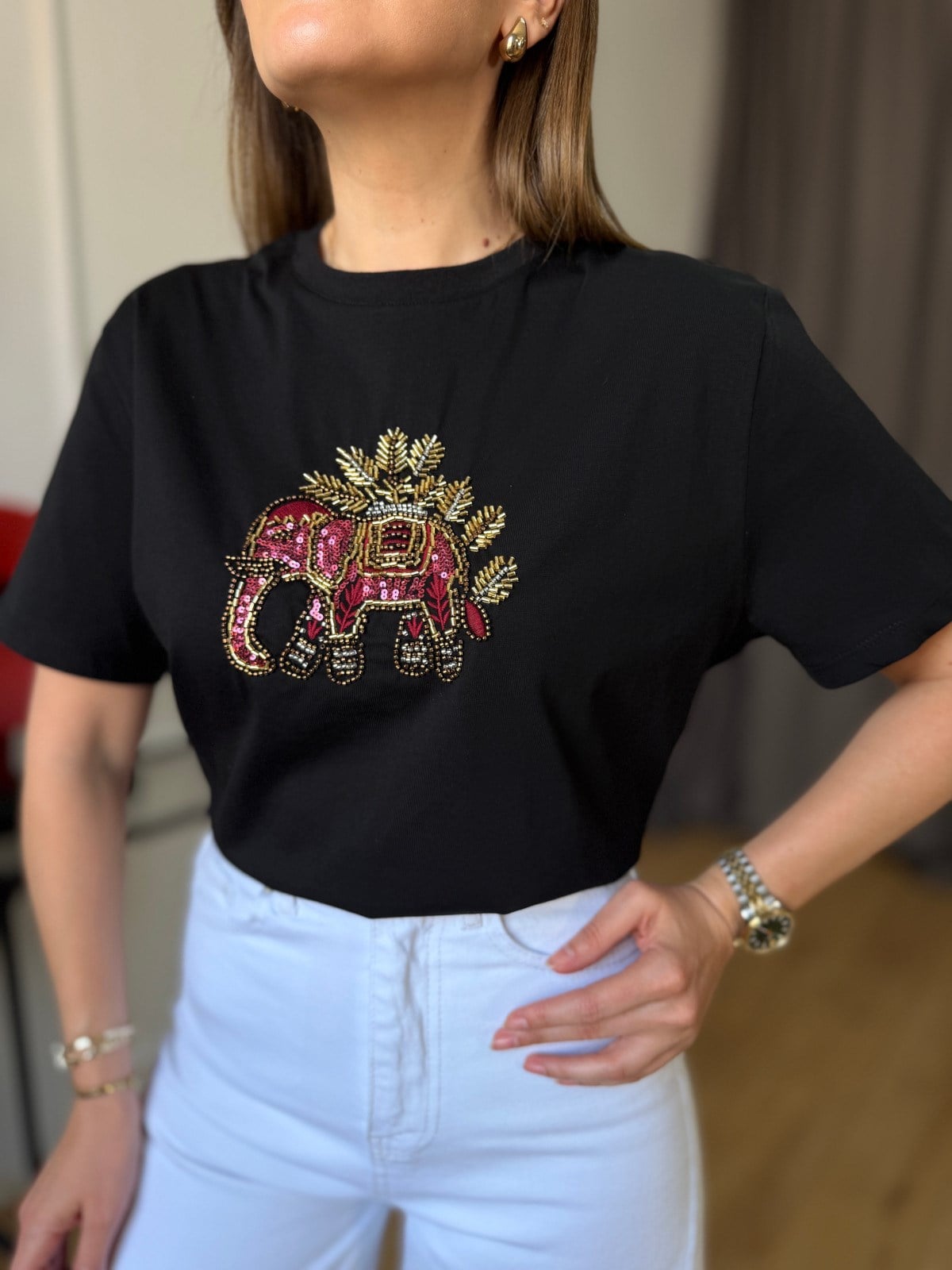 Siyah Fil Detaylı Tshirt