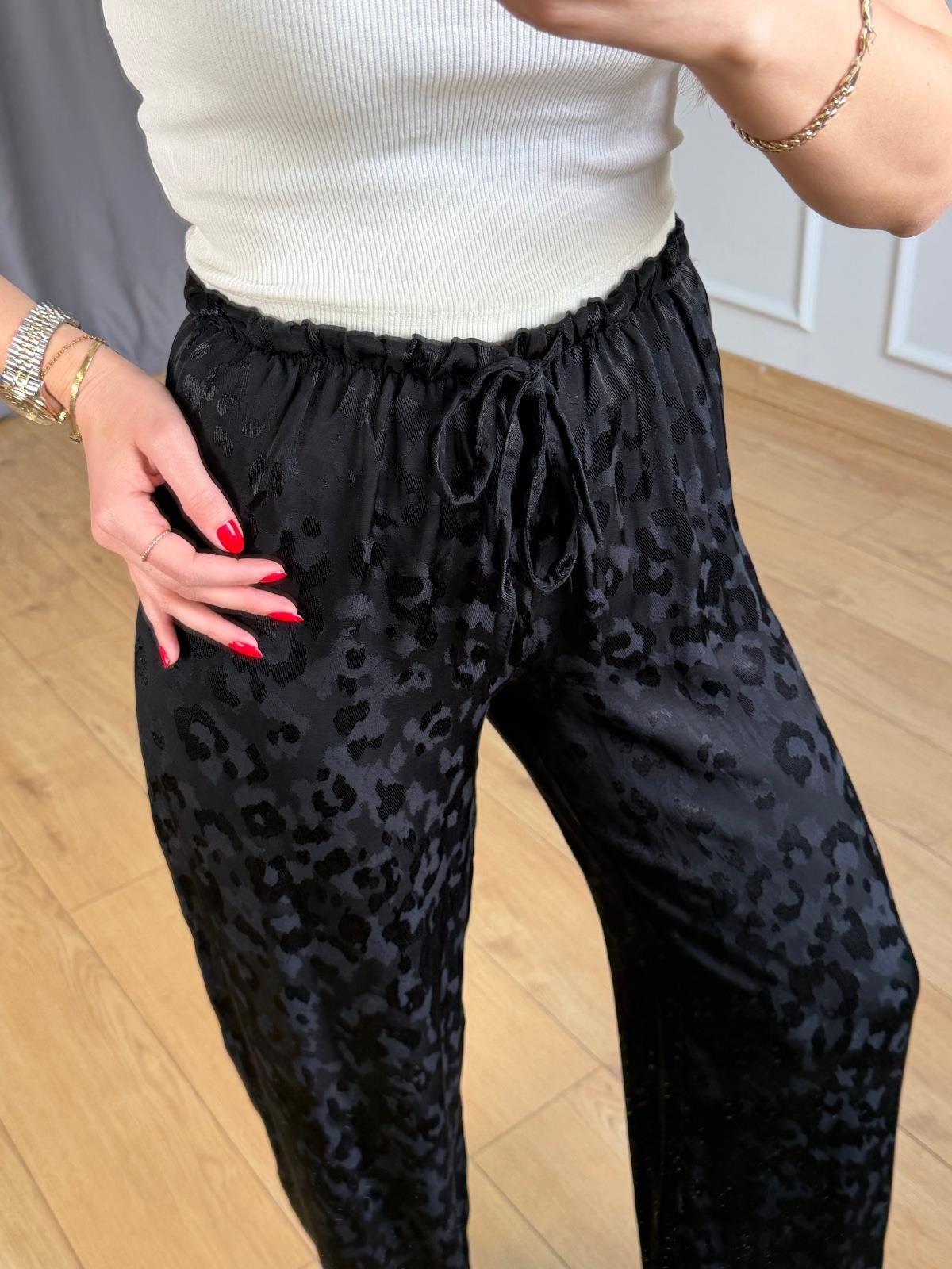 Siyah Leopar Desenli Pantolon