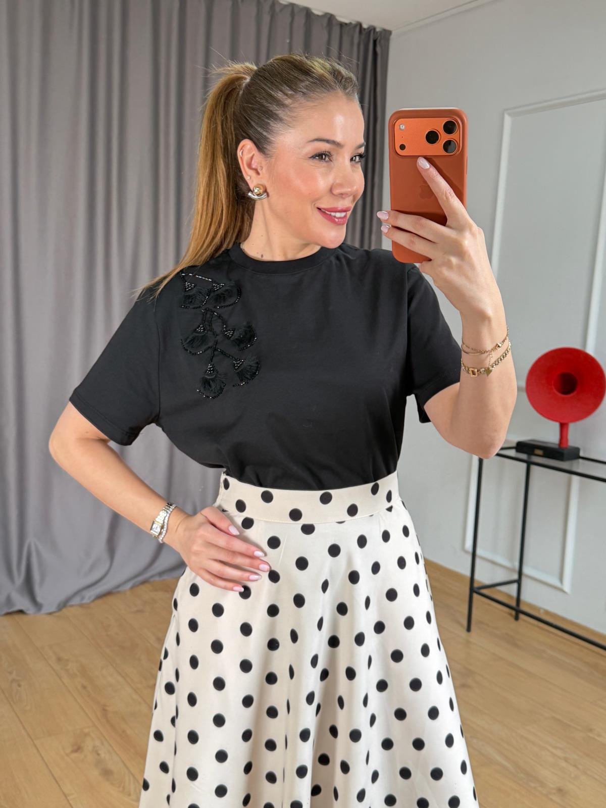 Siyah Omuz Püskül Detaylı Tshirt