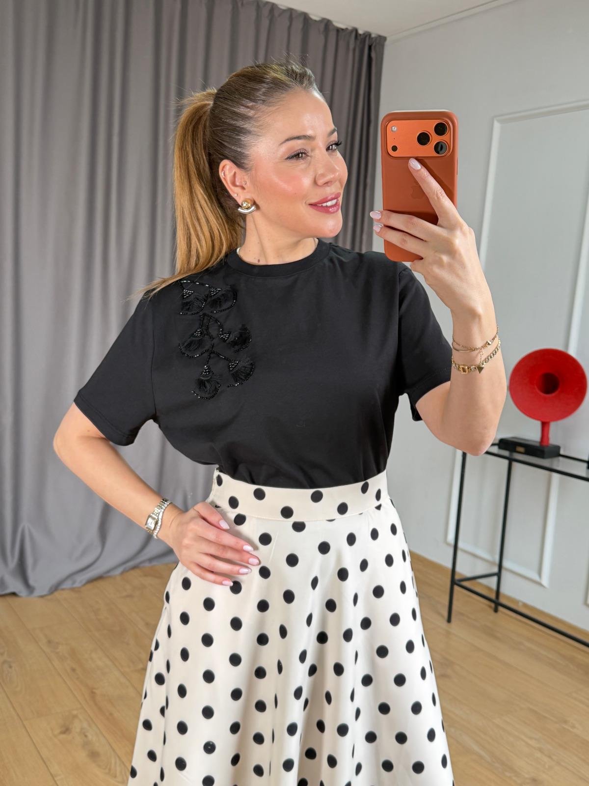 Siyah Omuz Püskül Detaylı Tshirt
