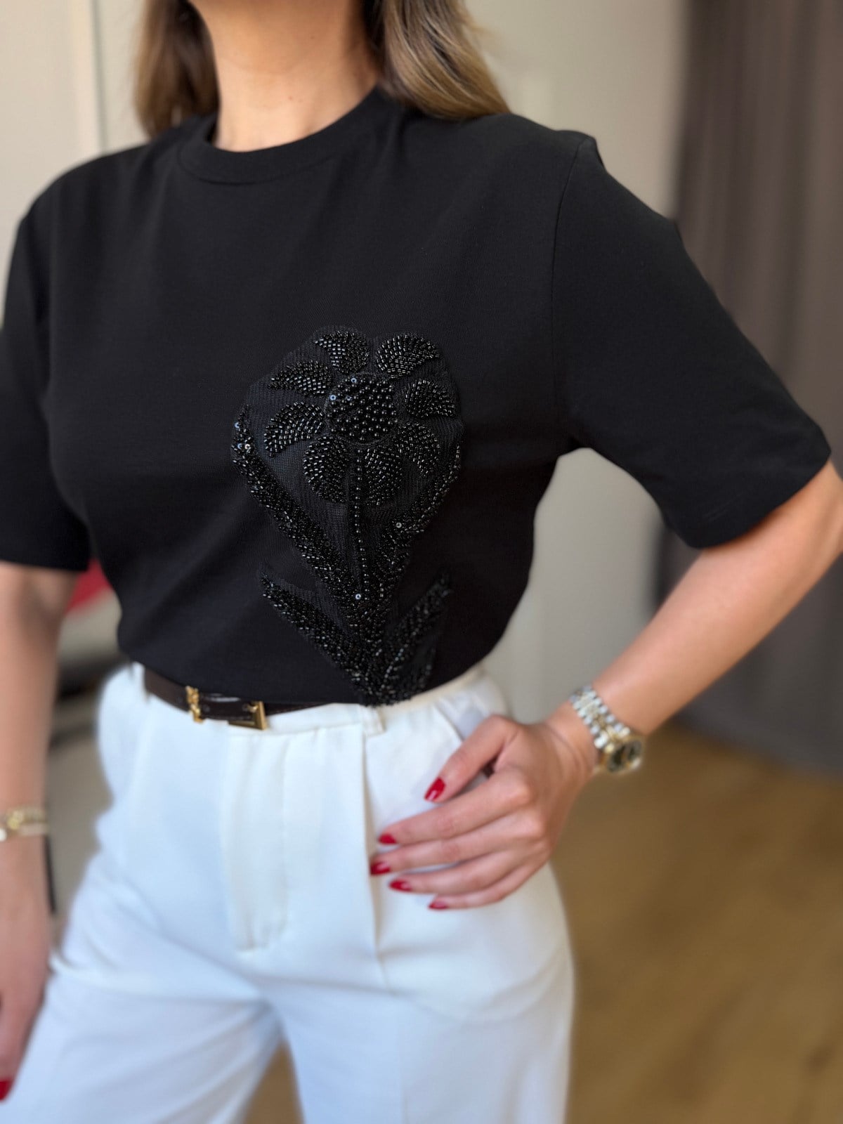 Siyah Papatya İşlemeli Tshirt