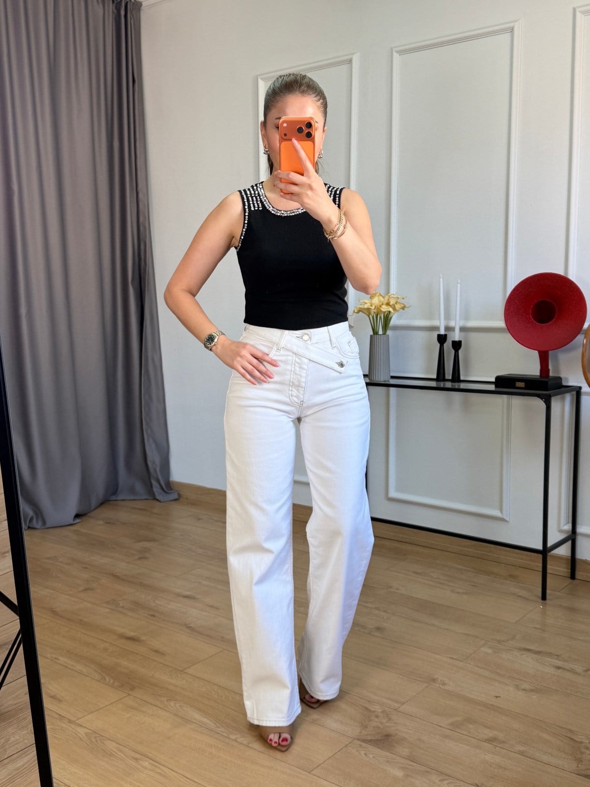 Siyah Taşlı Zımbalı Bluz