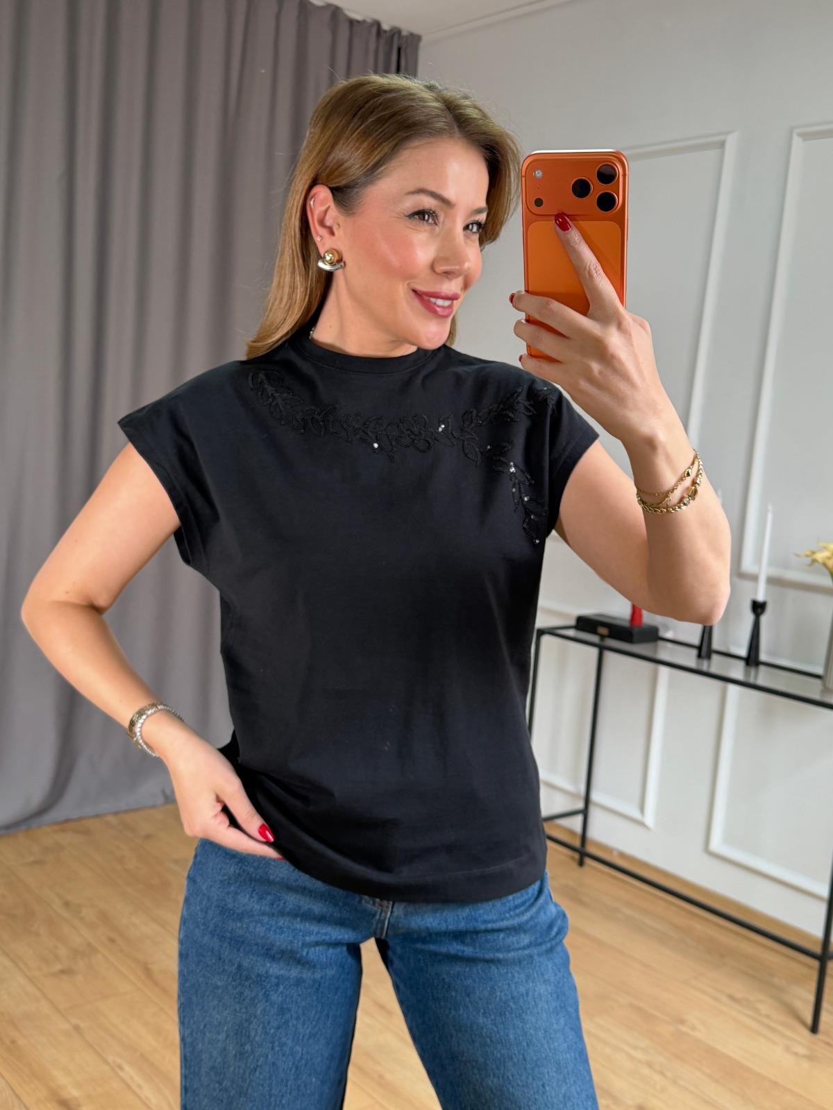 Siyah Yaprak Desen Tshirt