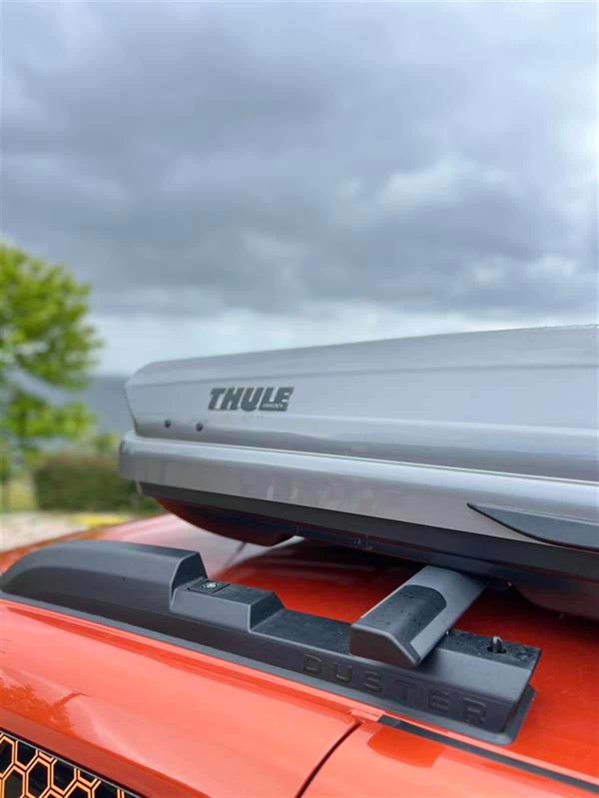 Dacia Duster Thule Dynamic M Port Bagaj Gri (340 Lt Thule Portbagaj)